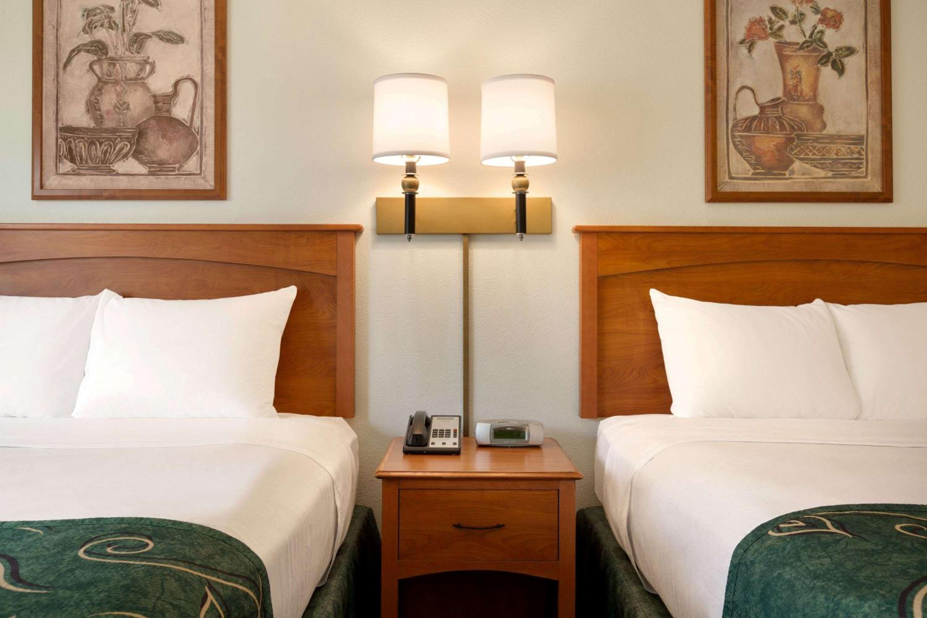 Queen Room with Two Queen Beds - Non-Smoking - Photo 1