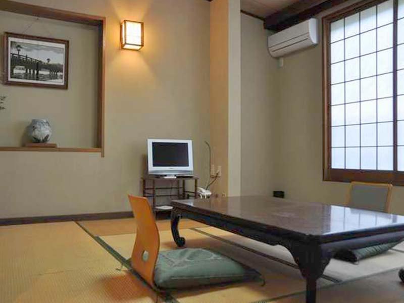 Japanese-Style Quadruple Room photo 3