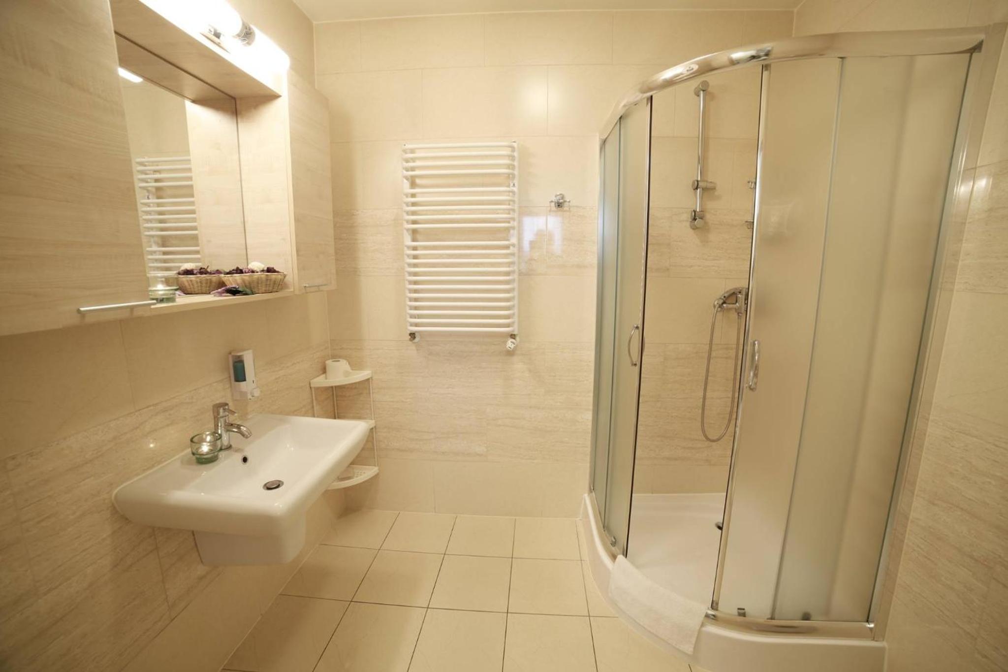 Economy Triple Room - Photo 5