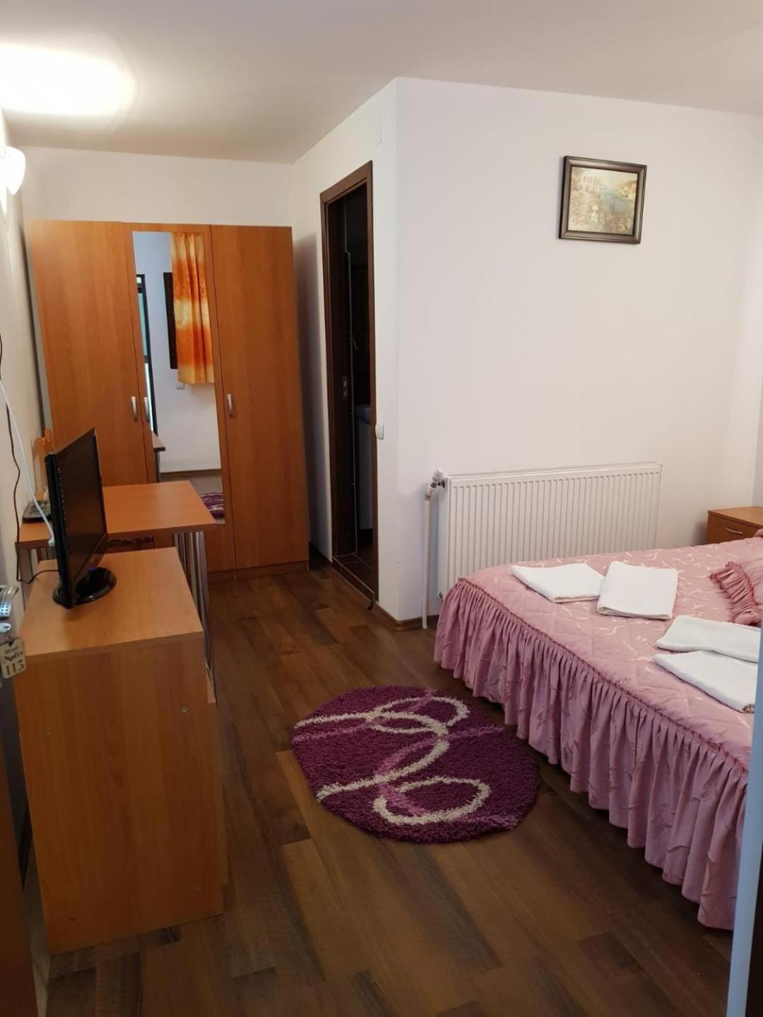 Double Room with Private Bathroom photo 2