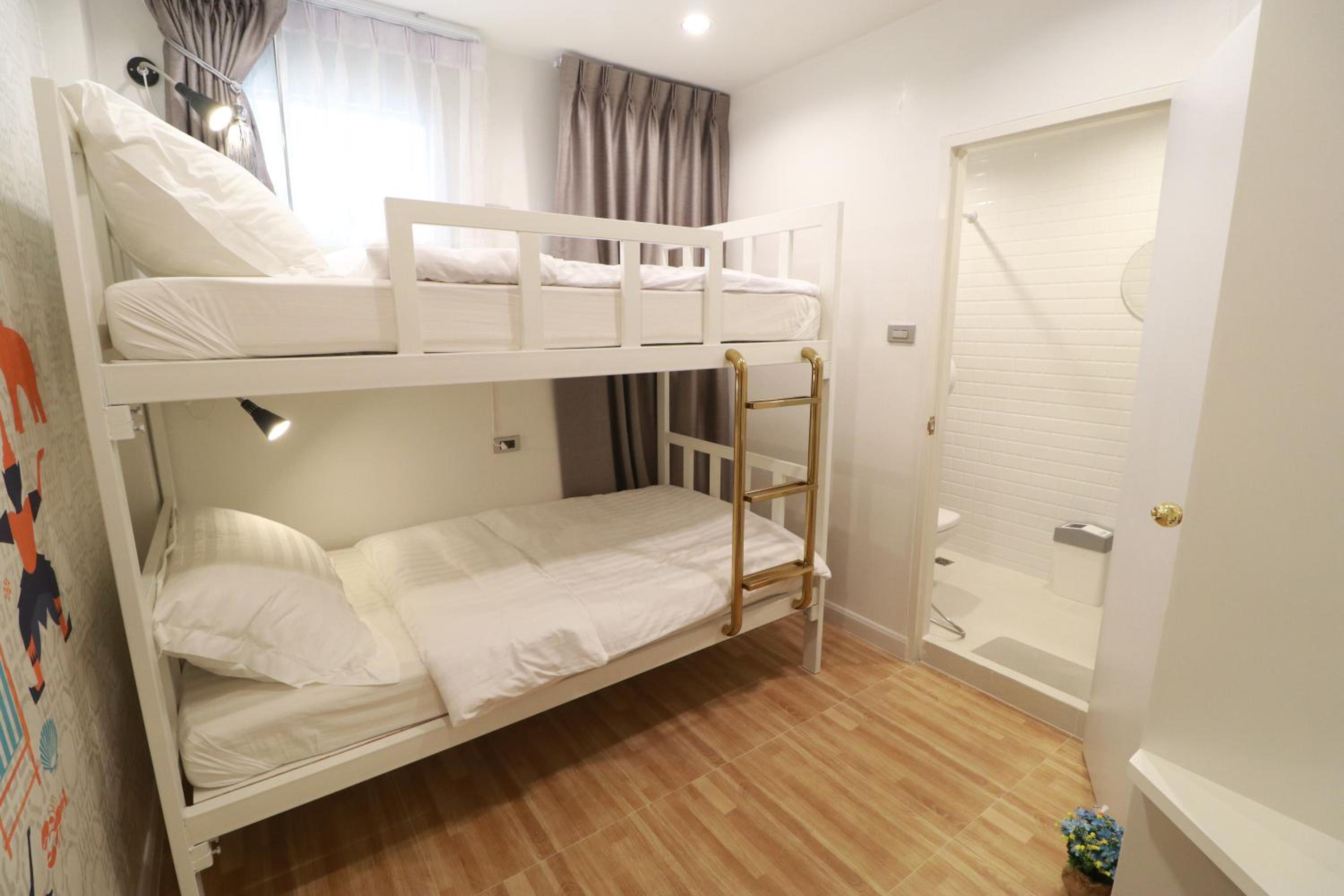 Twin Room with Private Bathroom - No Window (Bunk Bed) photo 2
