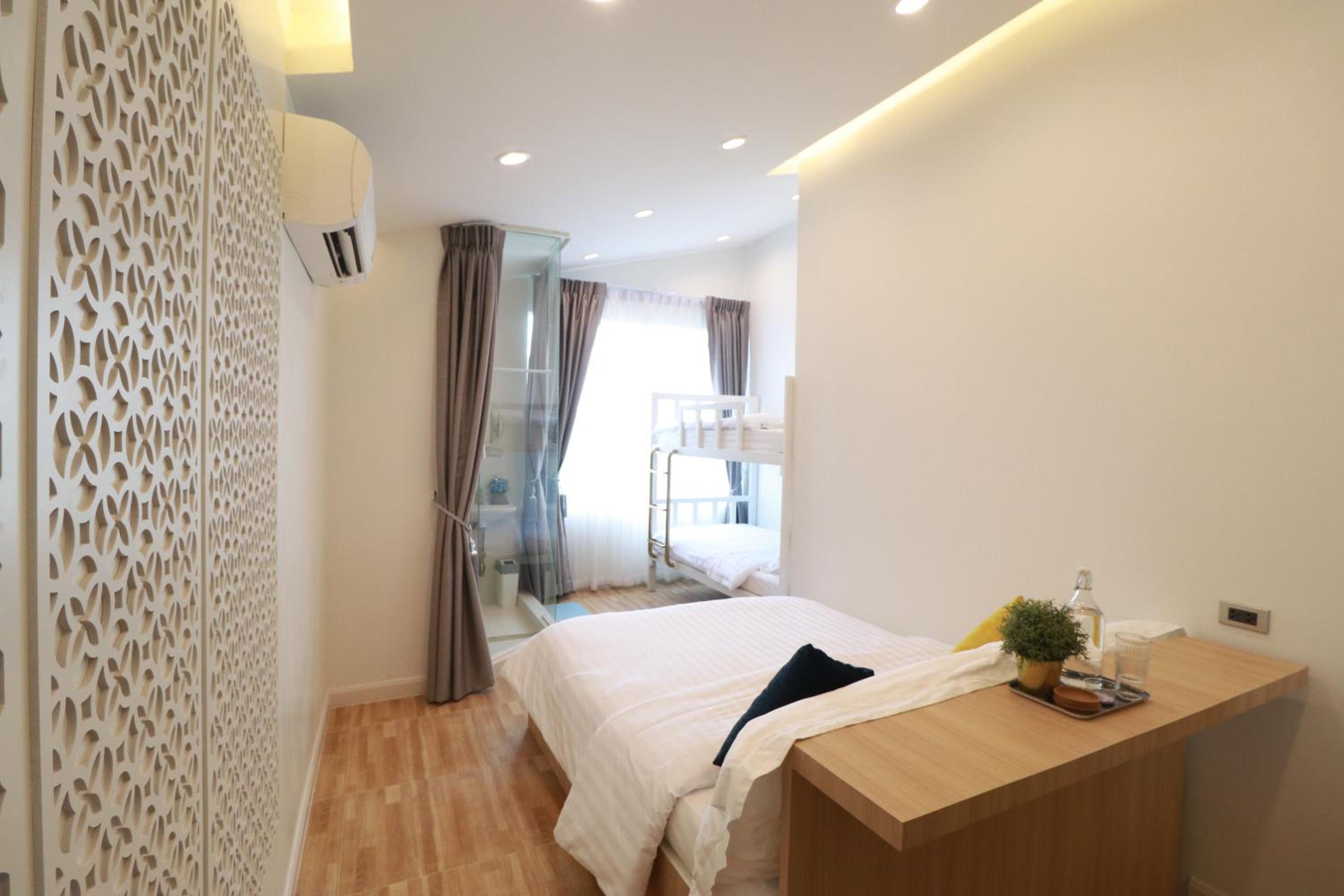 Quadruple Room with Private Bathroom