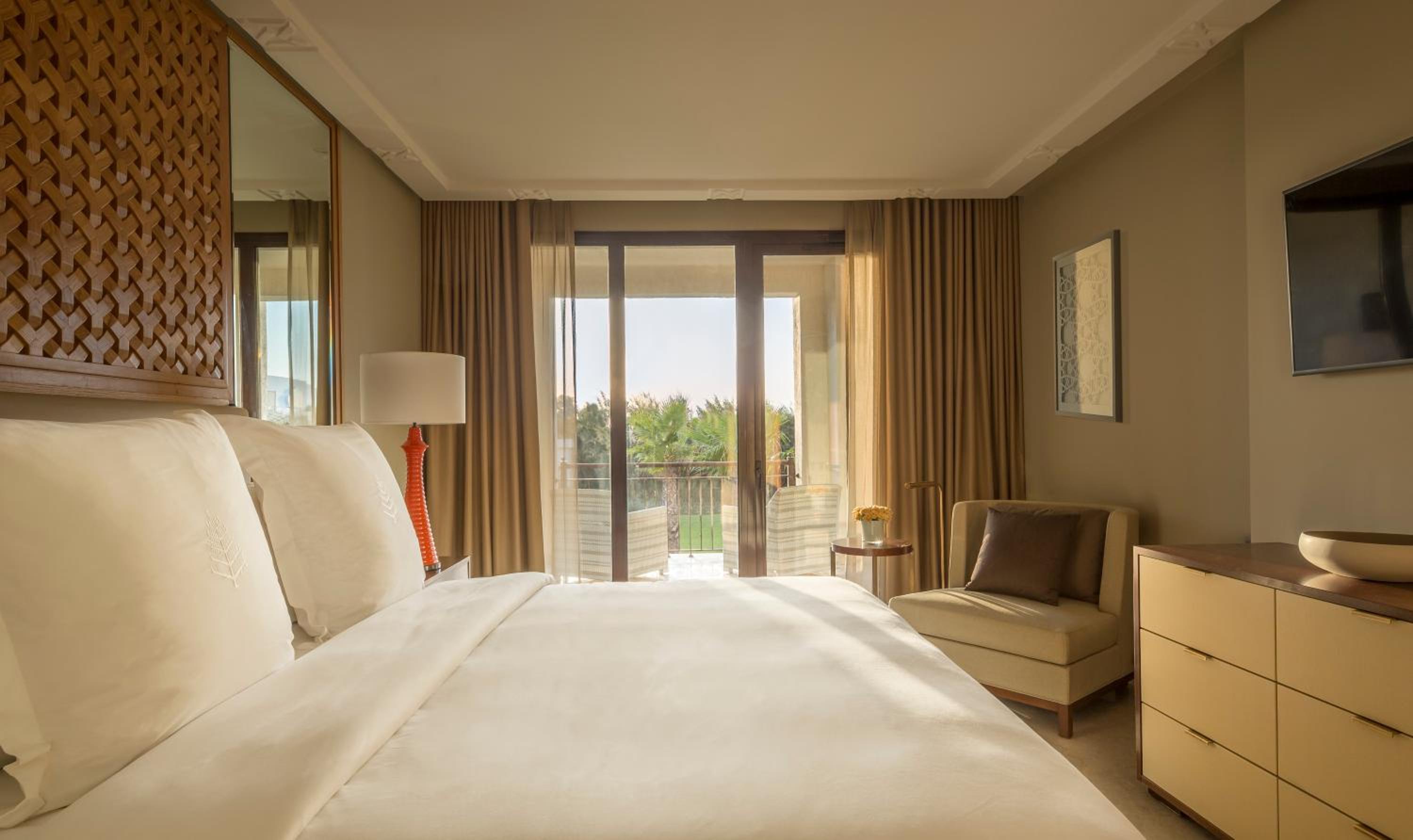 Deluxe King Room Garden View