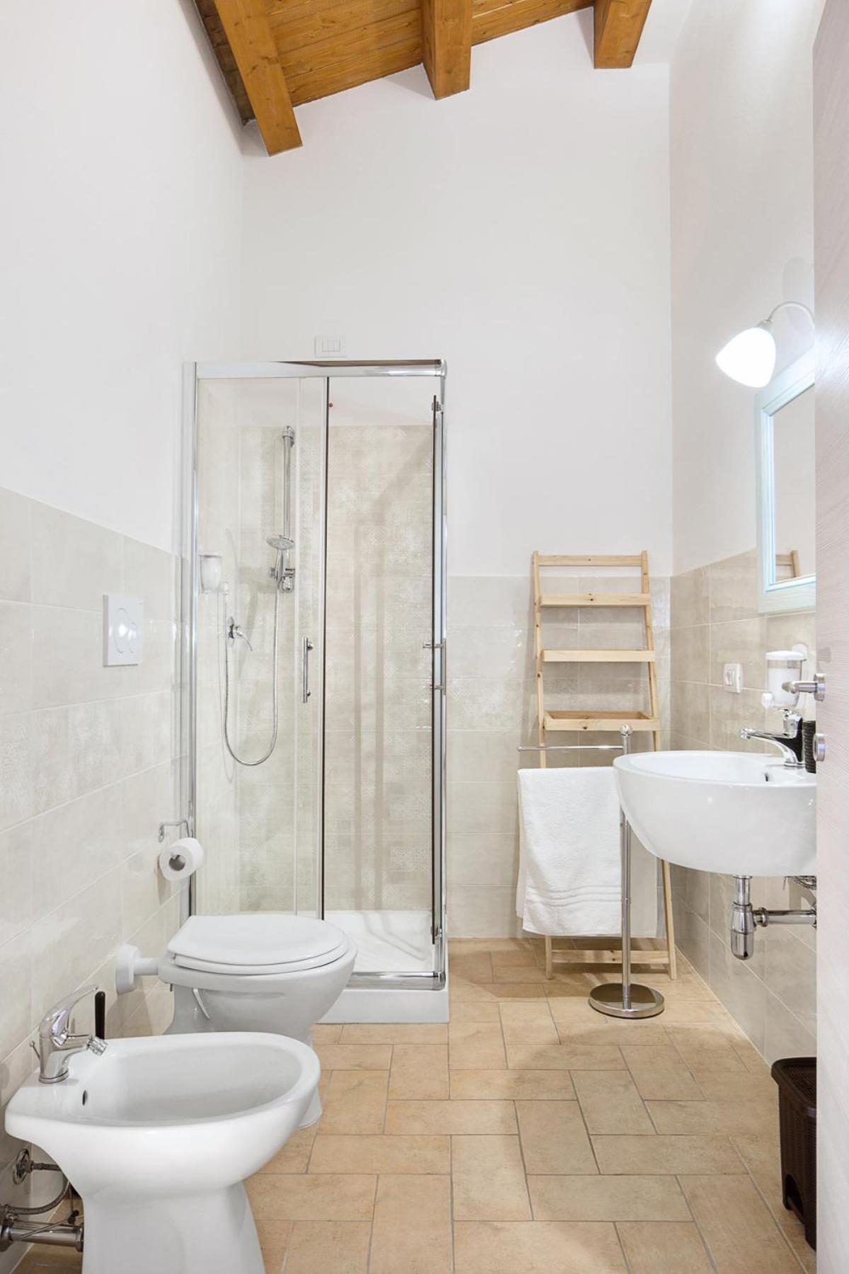 Double or Twin Room with Private Bathroom photo 3