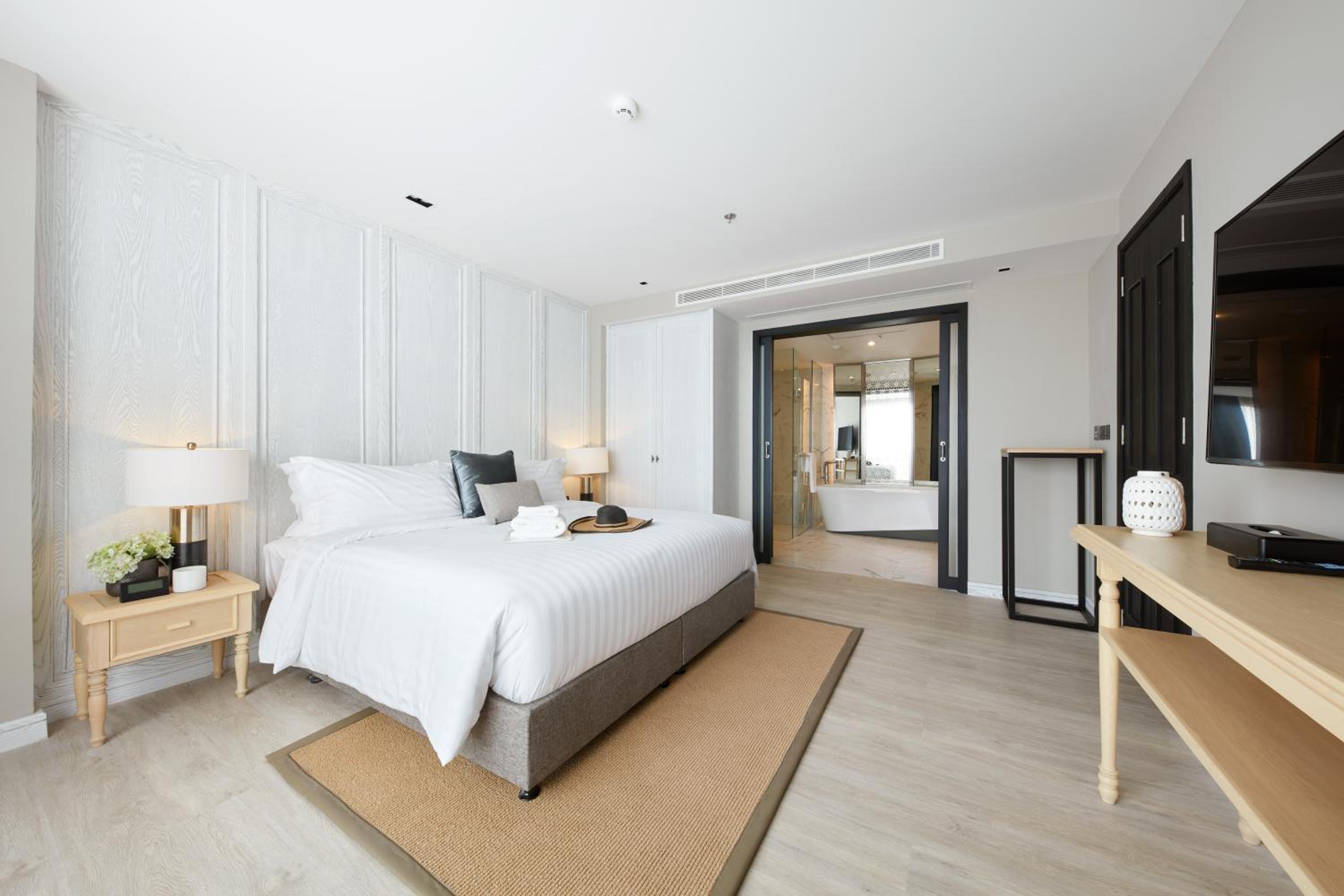 Standard Suite - Photo 1