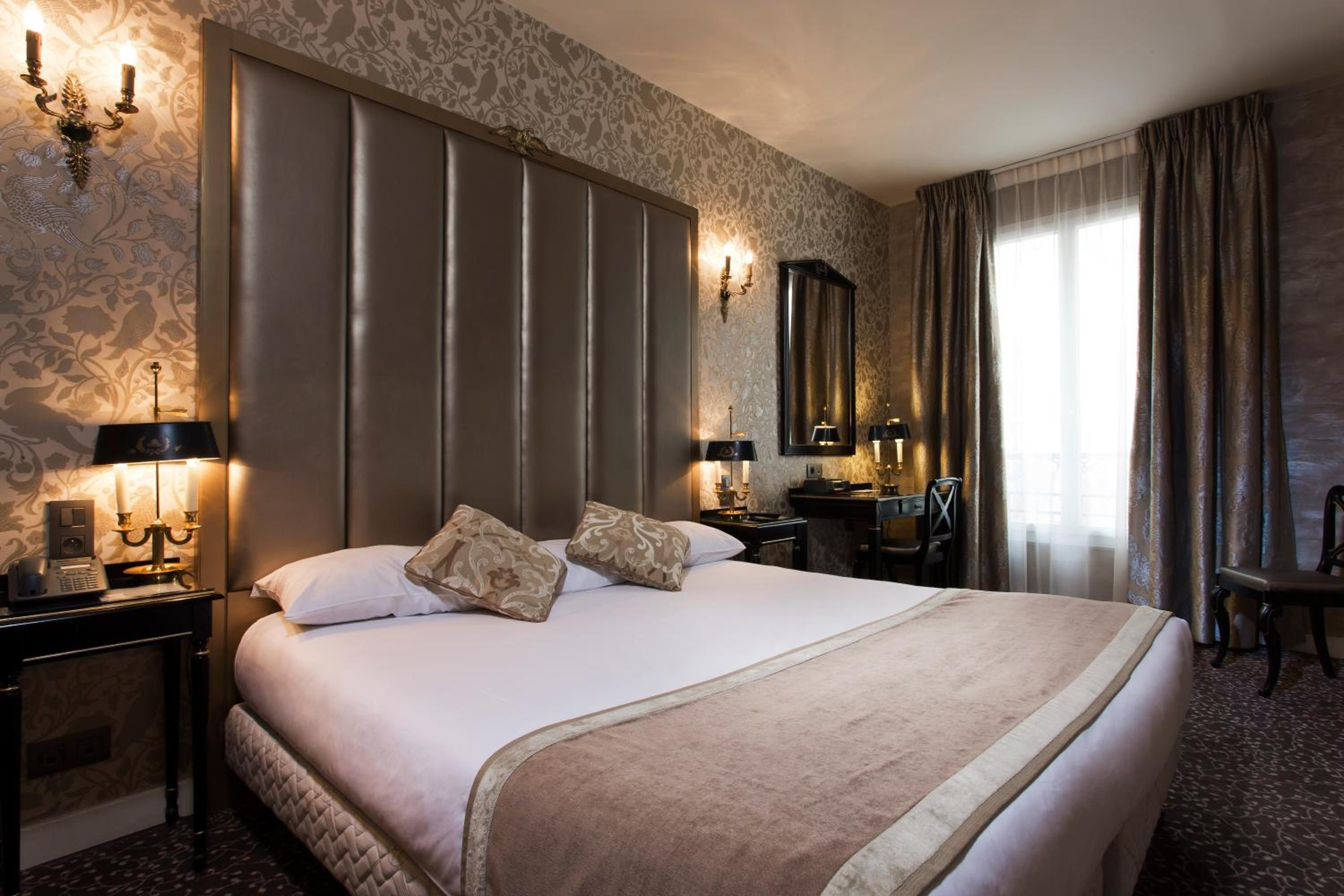 Deluxe King Room photo 2