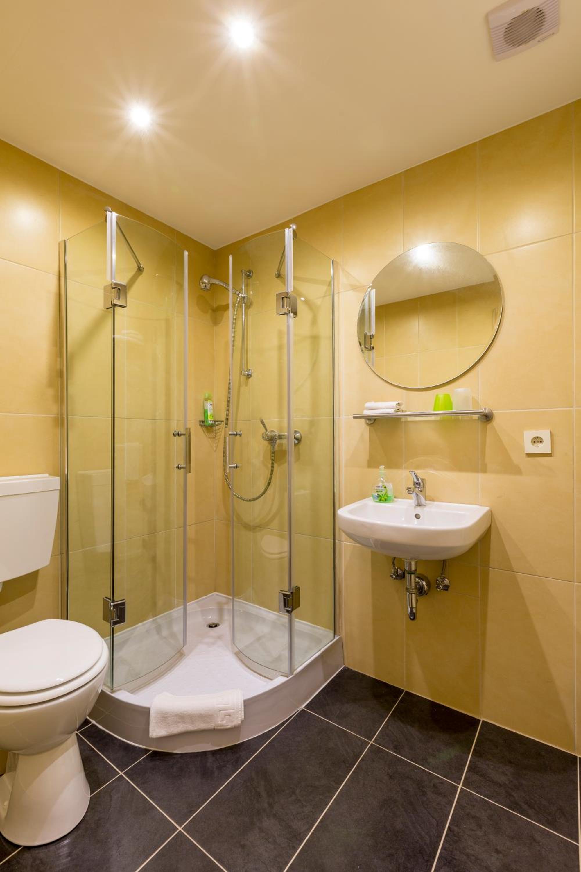 Standard Double Room - Photo 2