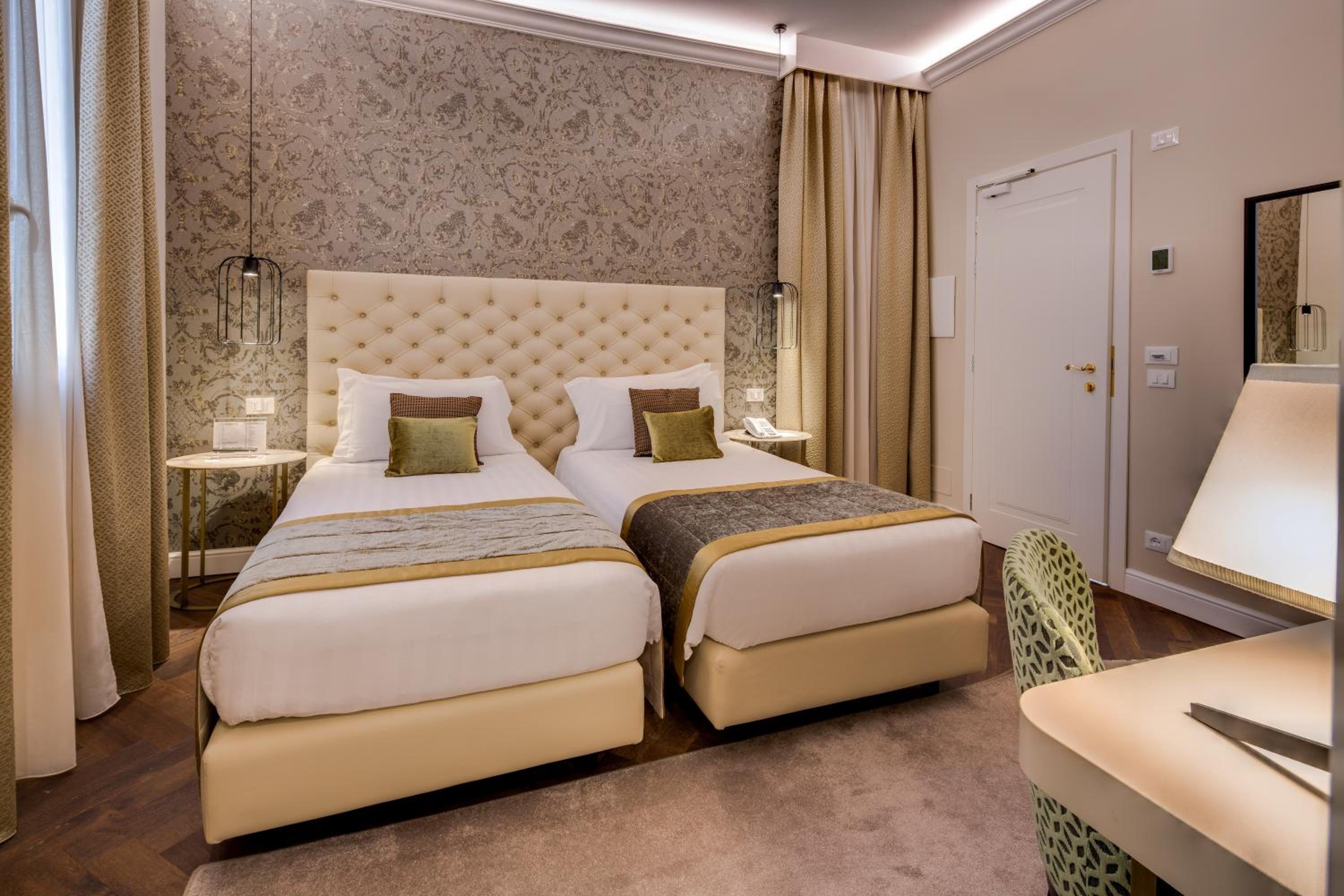 Executive King Room thumbnail 5