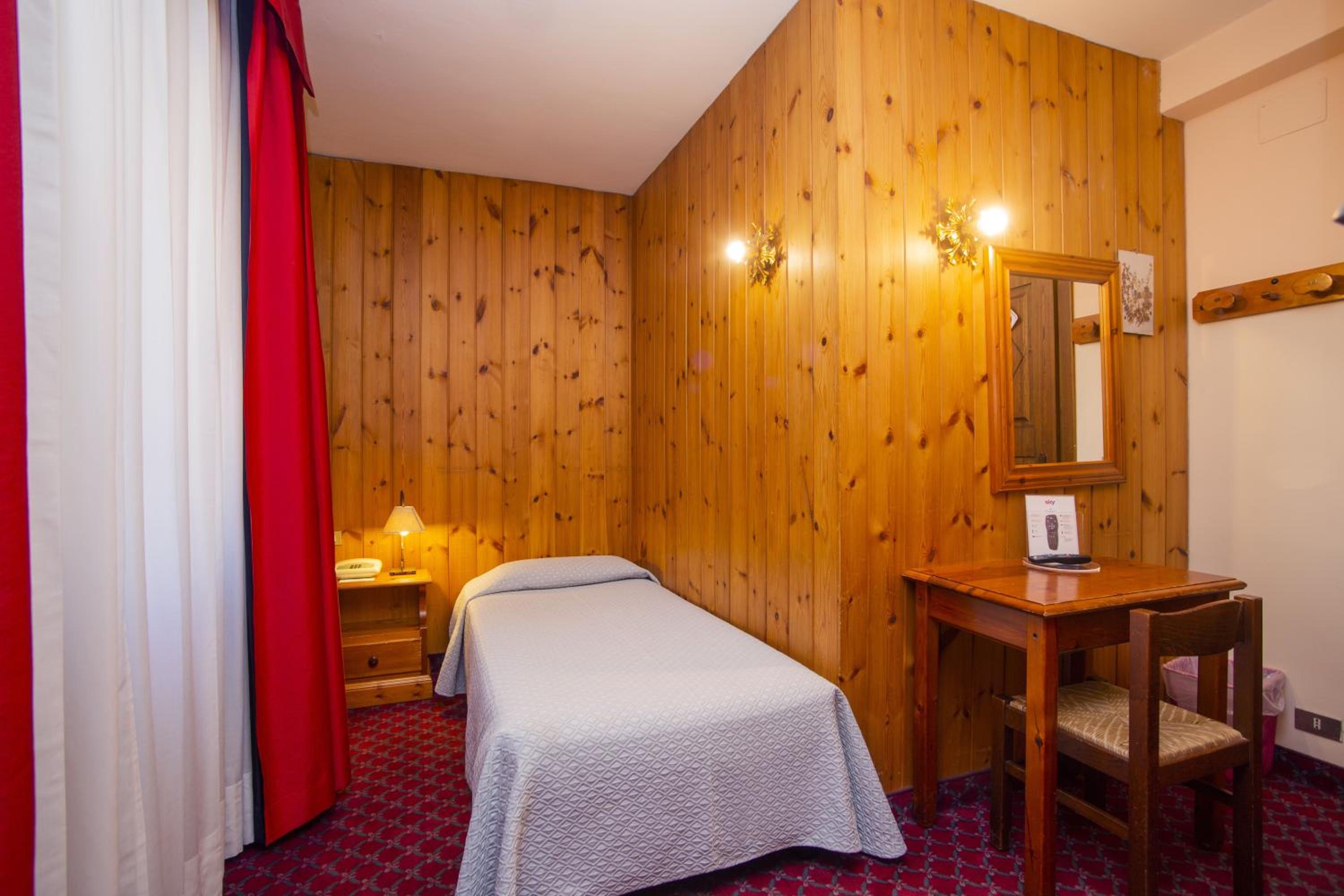 Single Room photo 2
