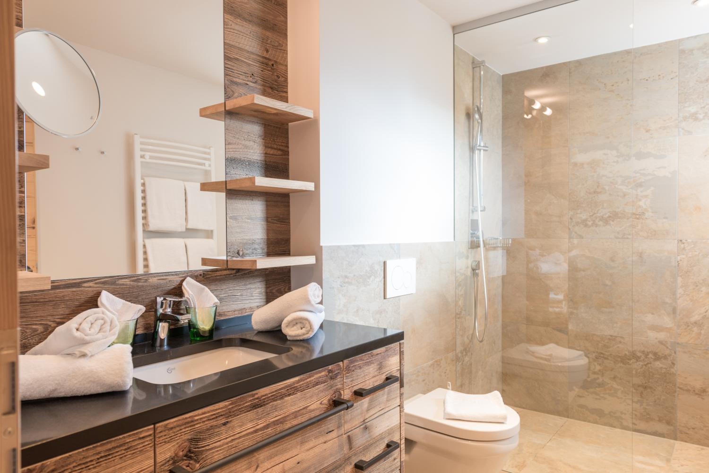 Deluxe Family Suite - Photo 5