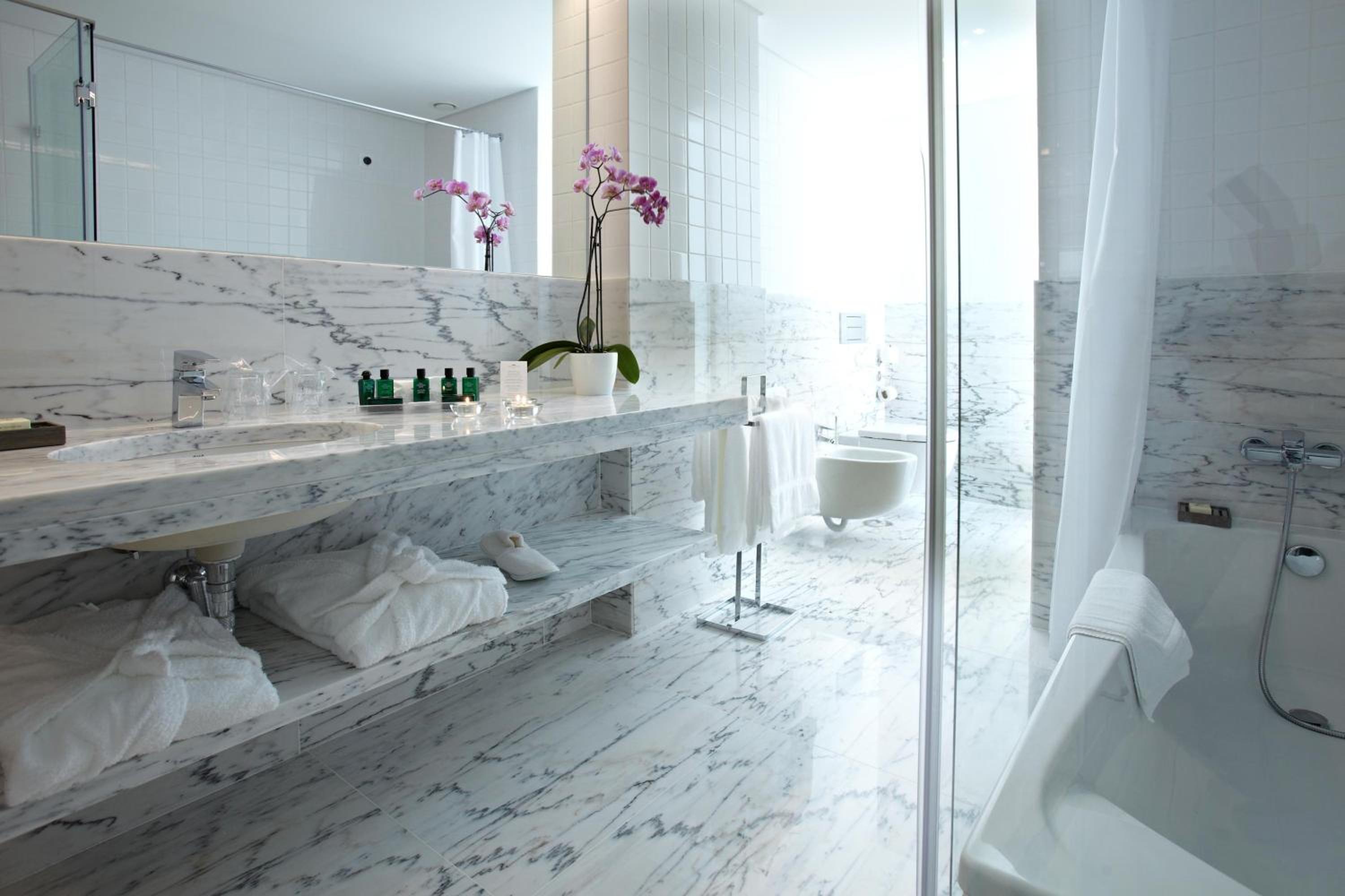 Suite - Photo 3