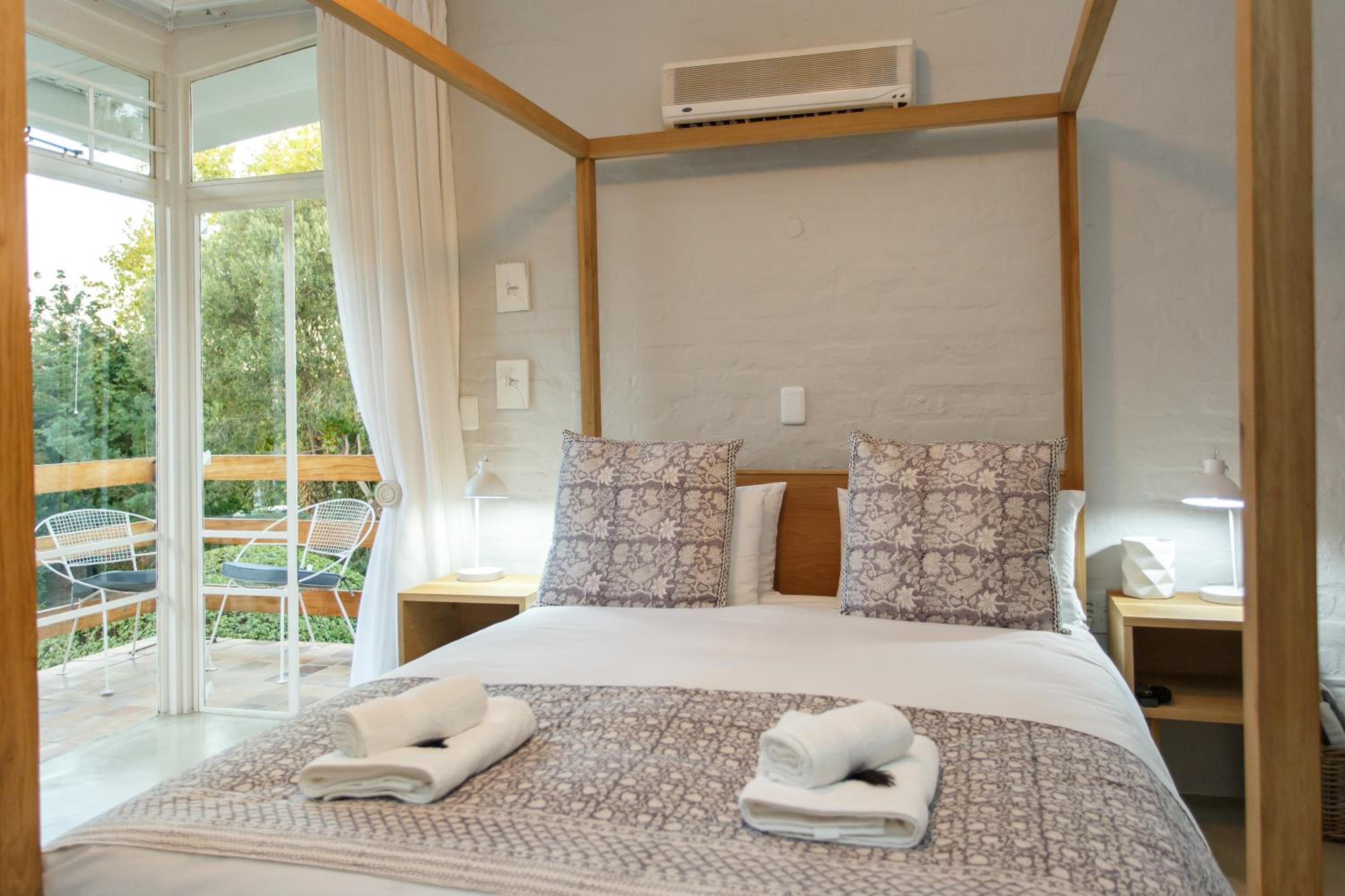 Queen Room with Balcony photo 2