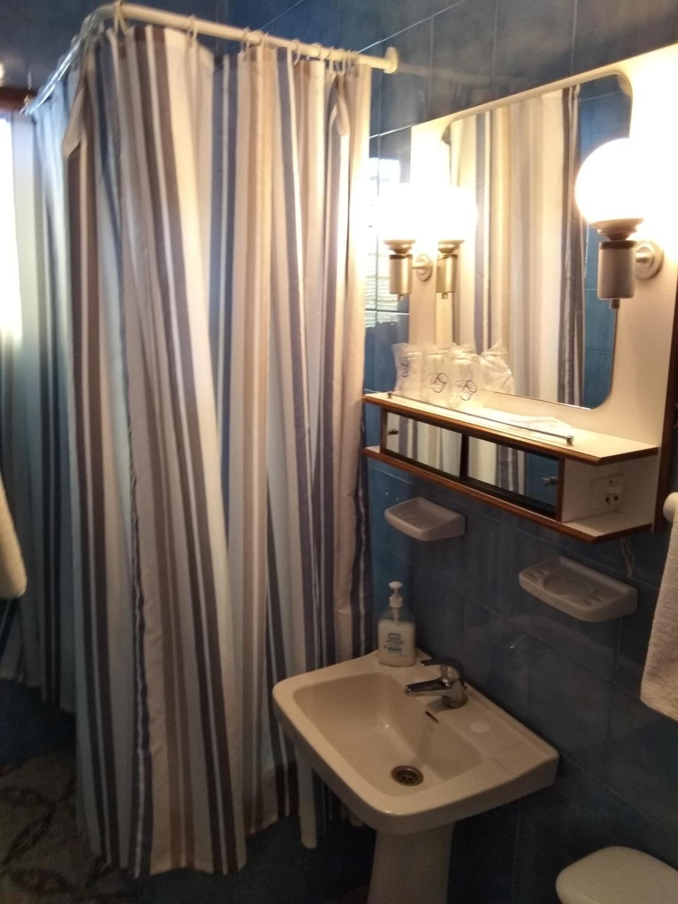 Triple Room with Private Bathroom - Photo 20