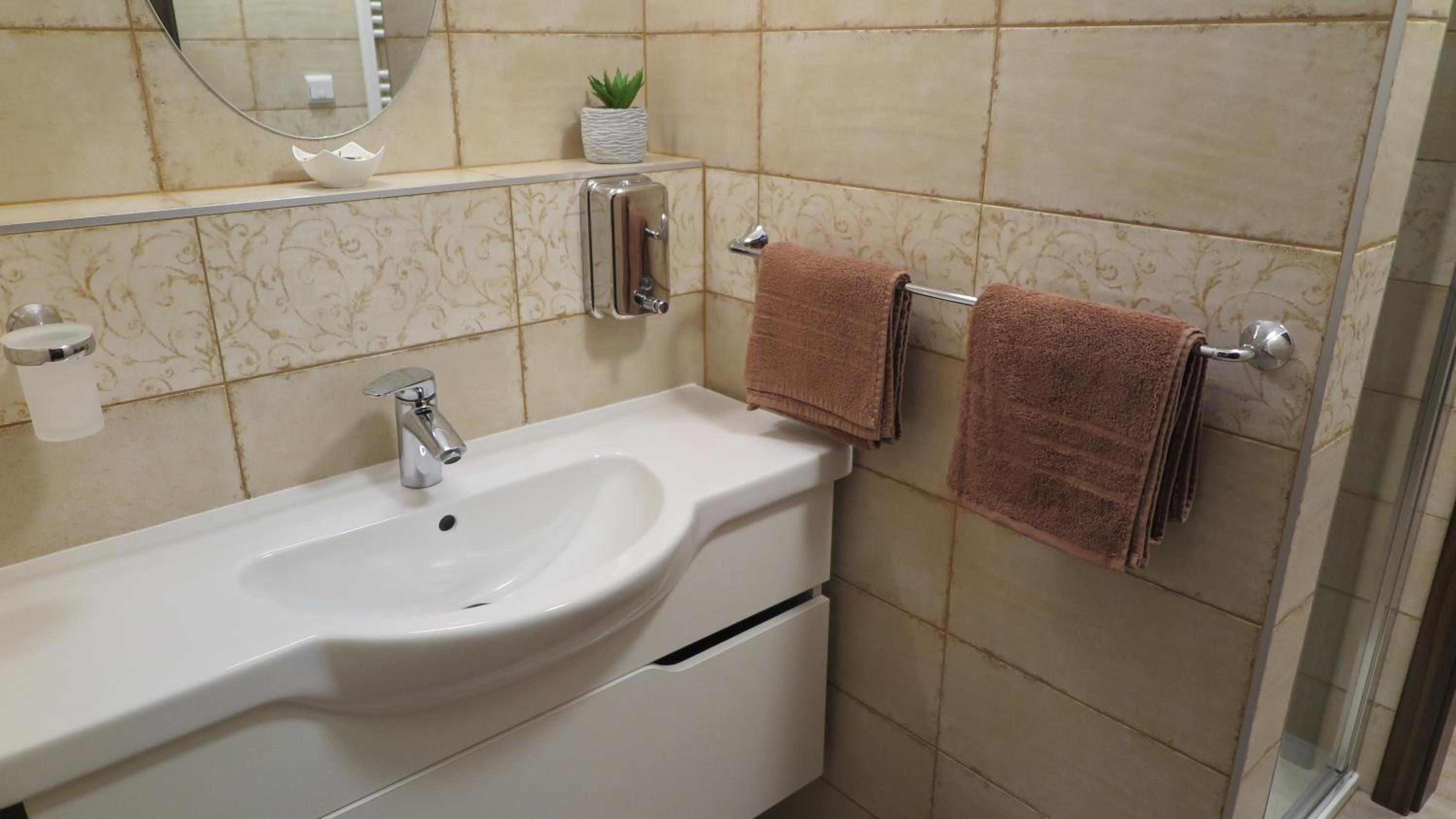 Two-Bedroom Apartment - Photo 9