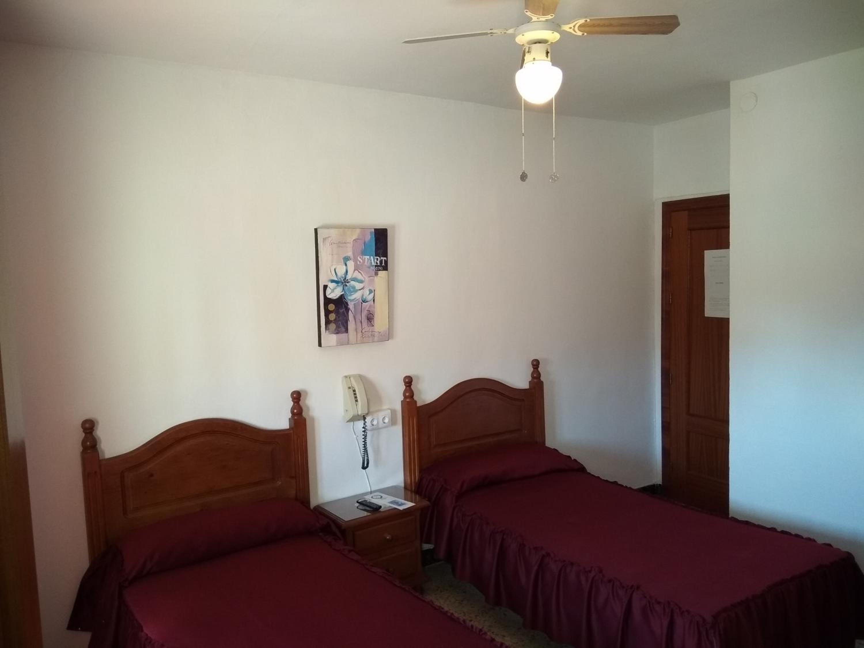 Triple Room with Private Bathroom - Photo 5