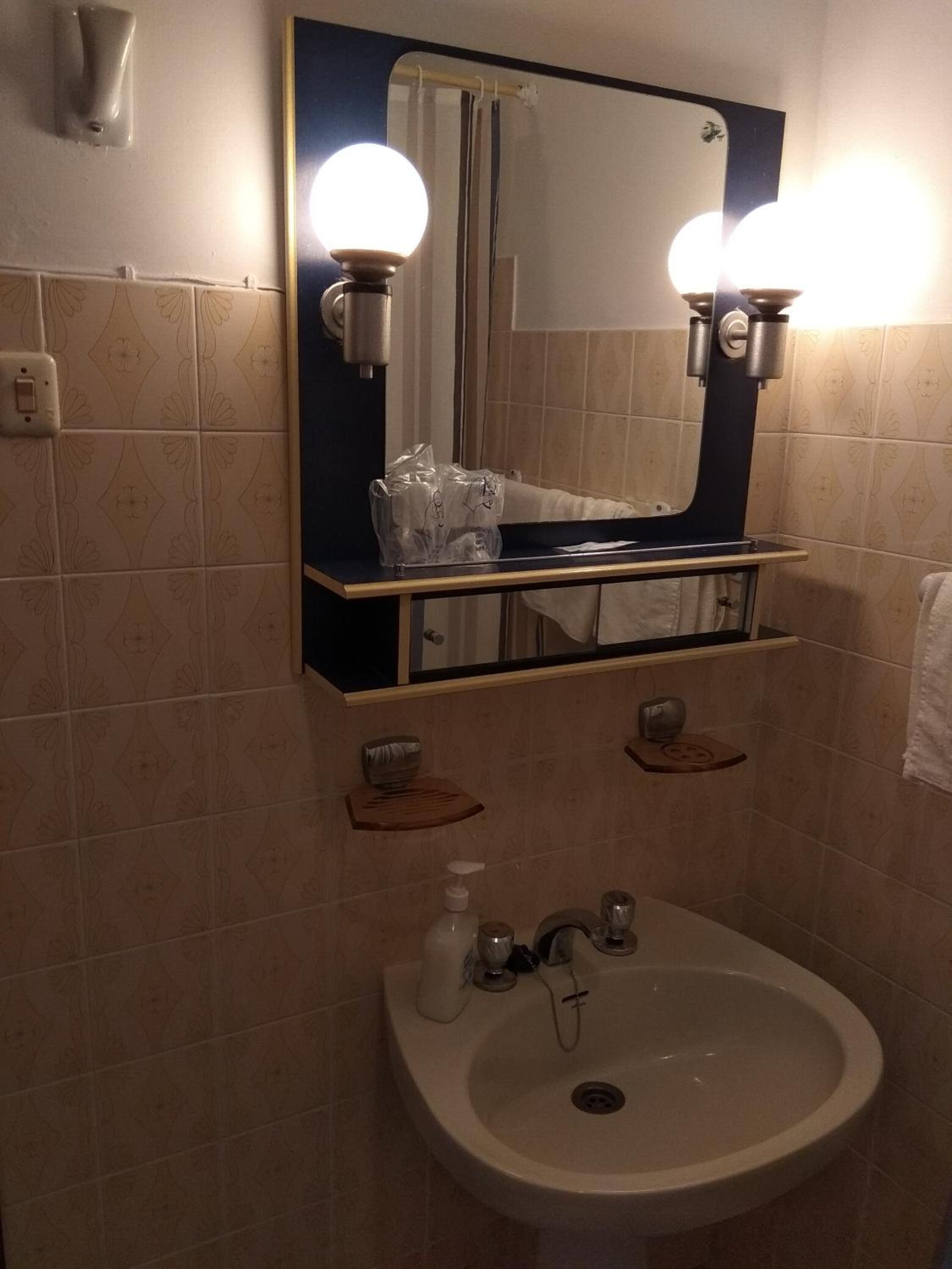 Triple Room with Private Bathroom - Photo 7