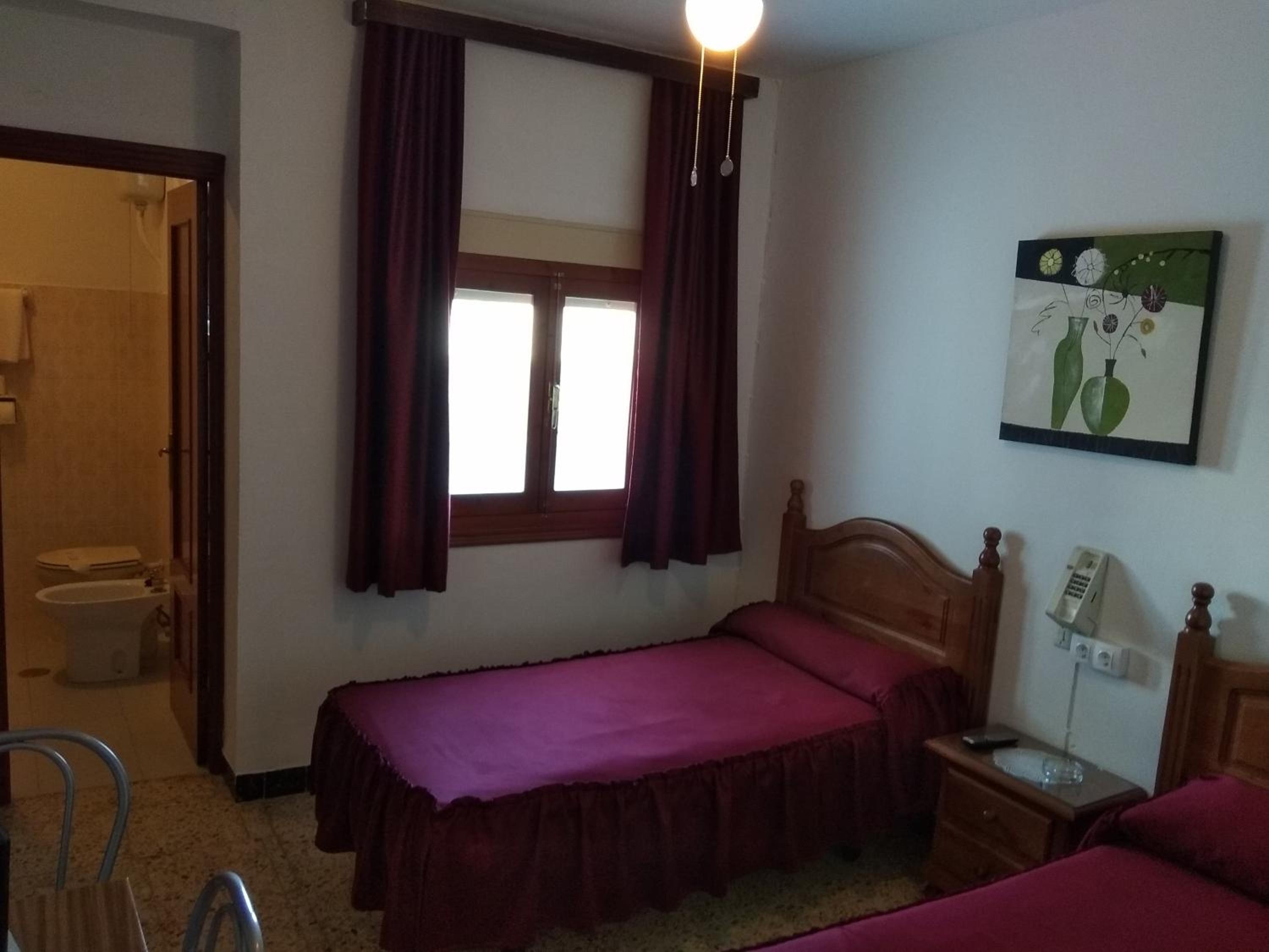 Triple Room with Private Bathroom - Photo 21