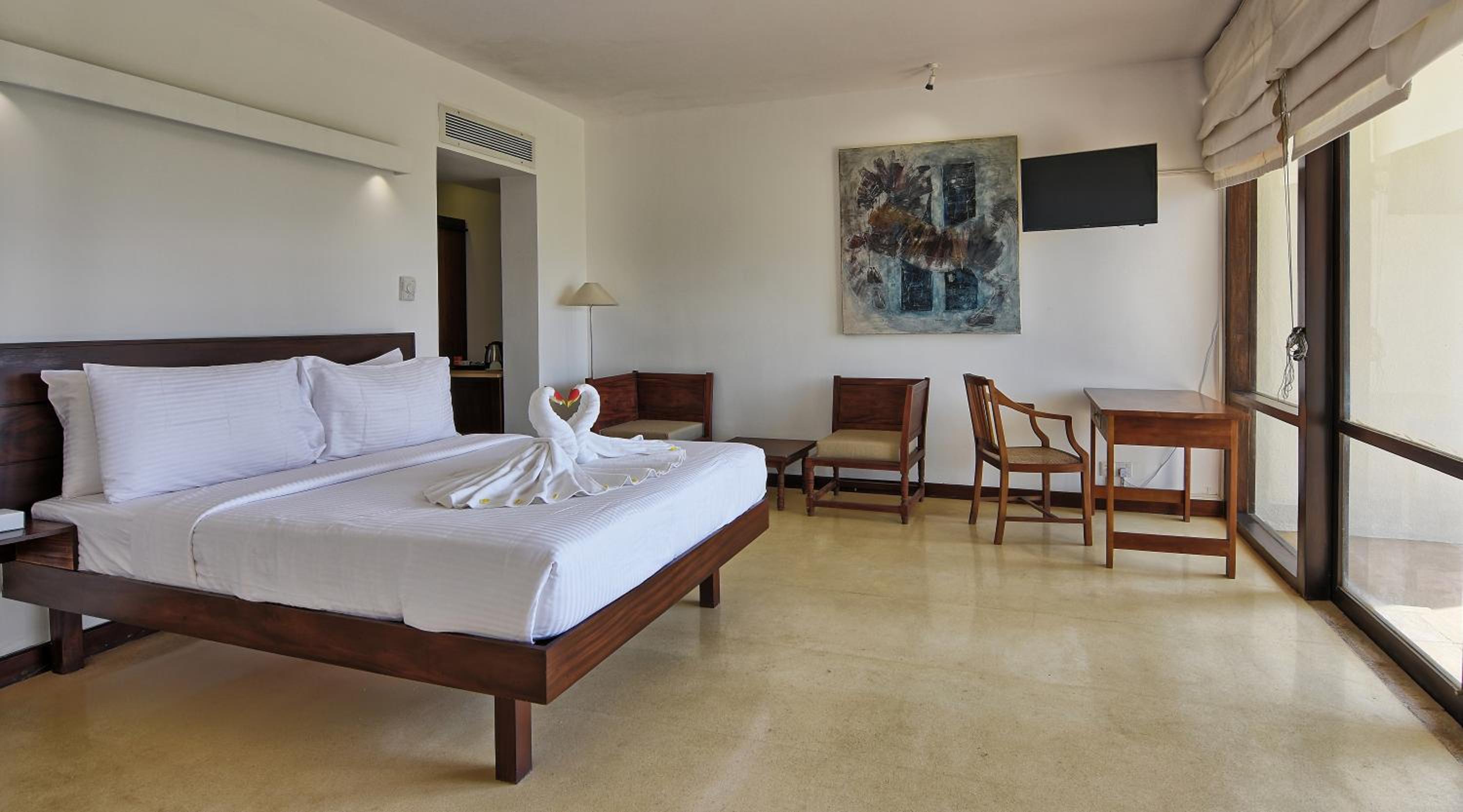 Spend The Day Offer: Deluxe Room With Sea View, (Check In 10 Am - Check Out 5 Pm Same Day Only) With Welcome Drink, Lunch, Complimentary Pool Use, Afternoon Tea/Coffee With Snack