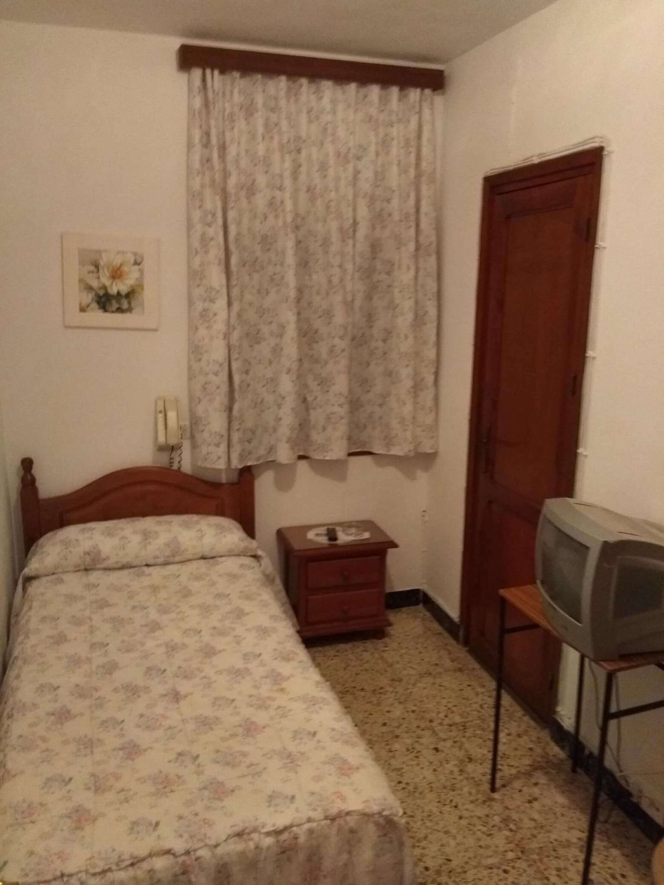 Standard Single Room photo 2