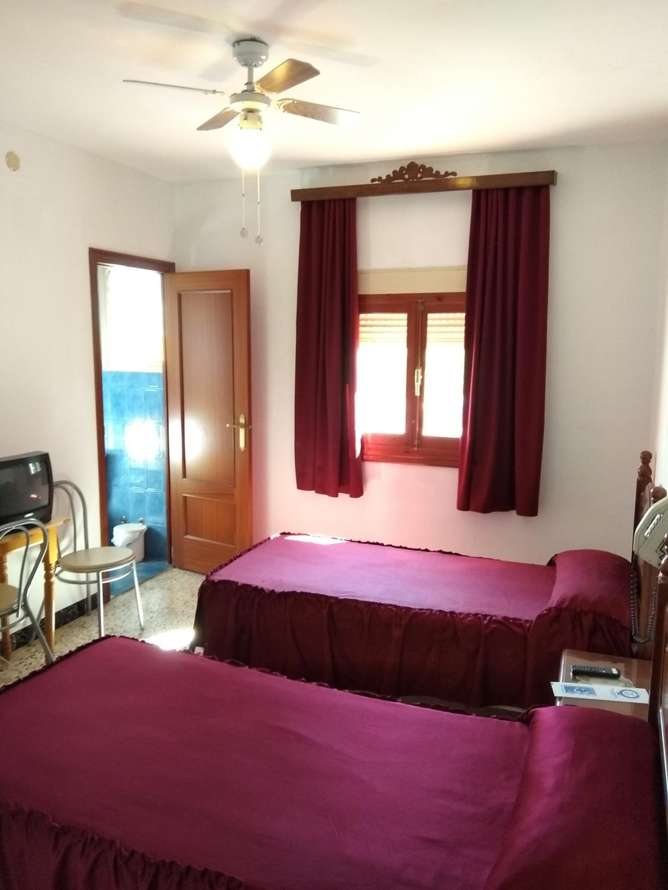 Standard Twin Room - Photo 2