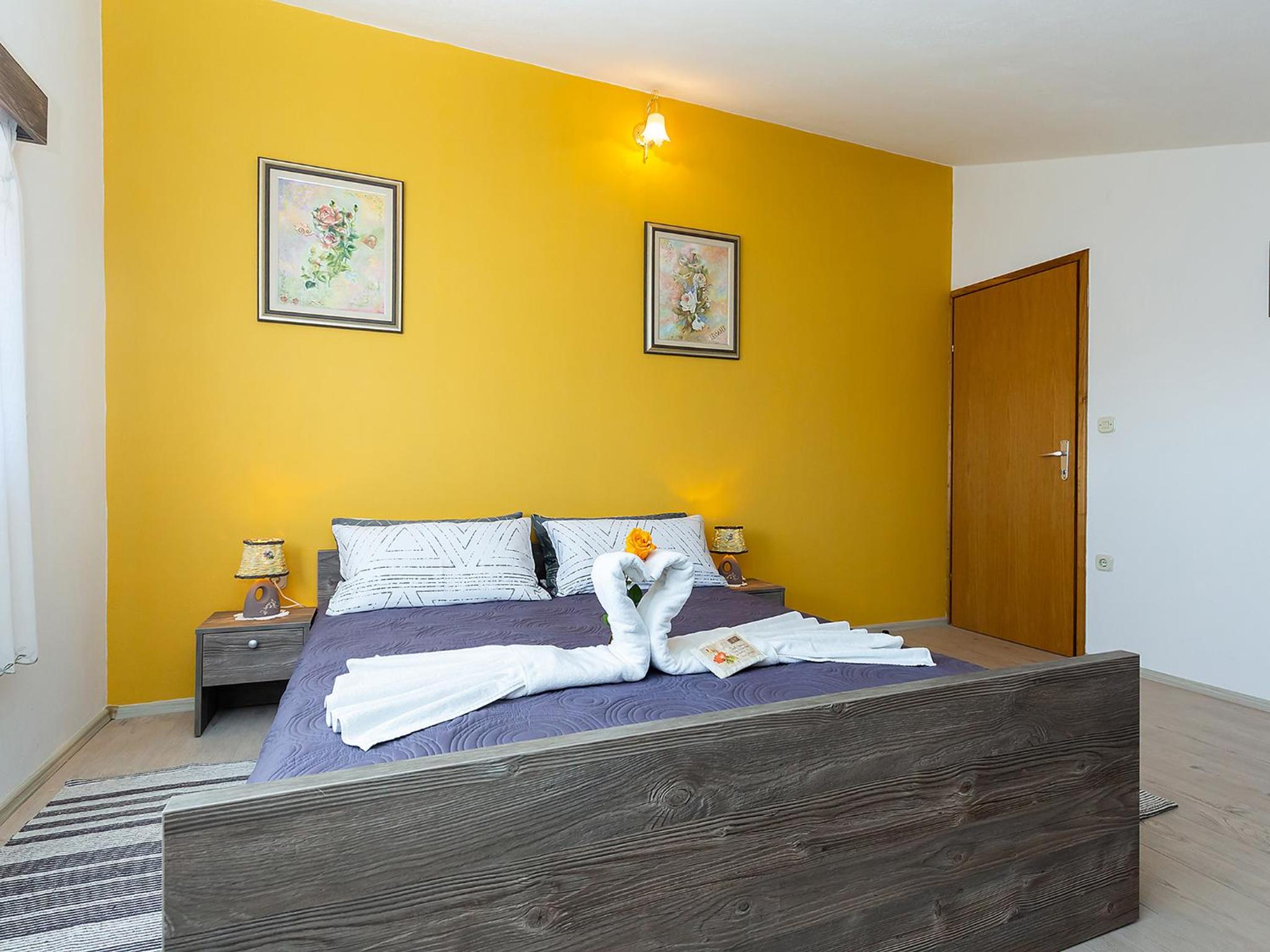 Three-Bedroom Apartment with Balcony and 2 Bathrooms