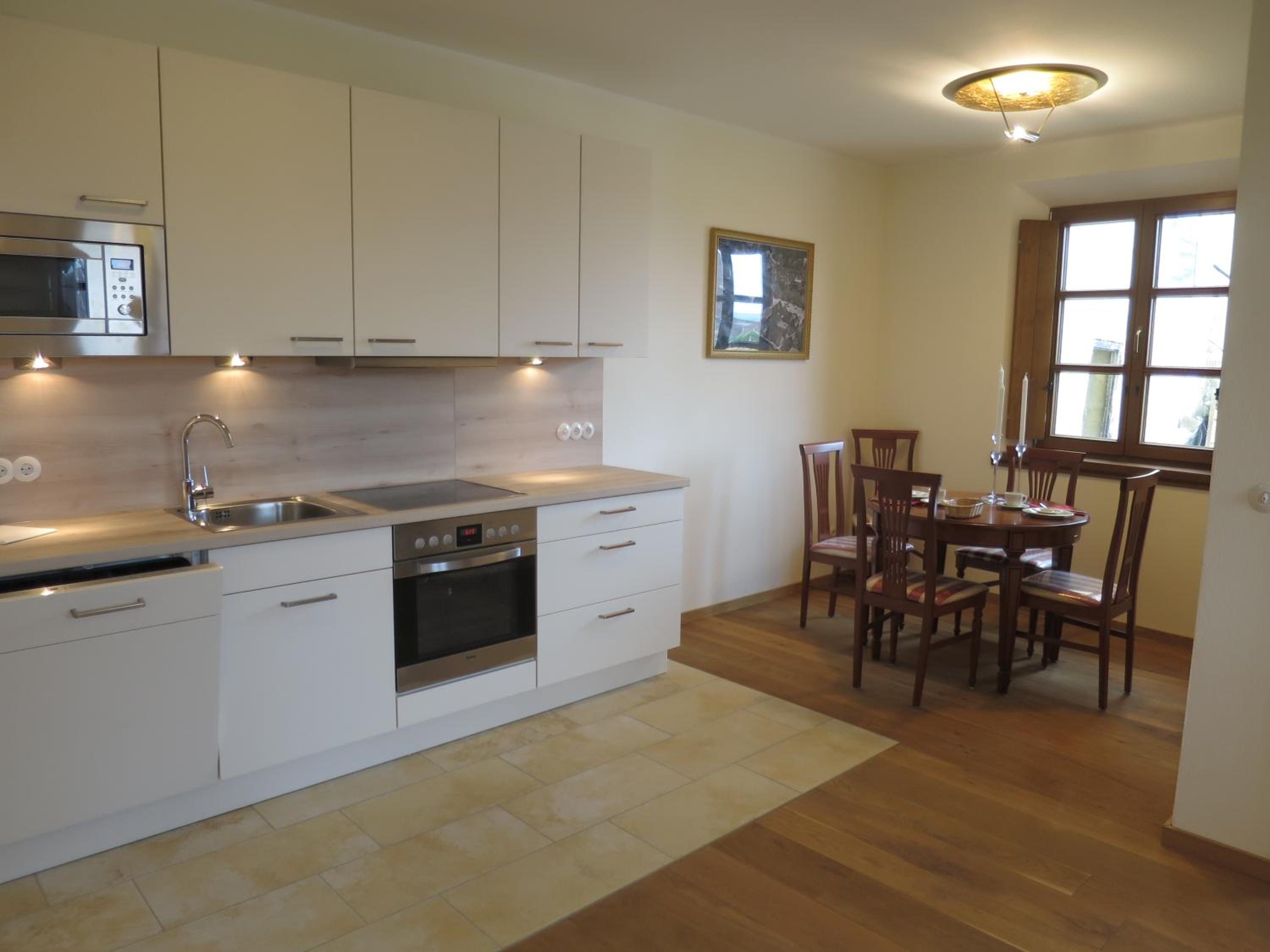 One-Bedroom Apartment - Photo 2