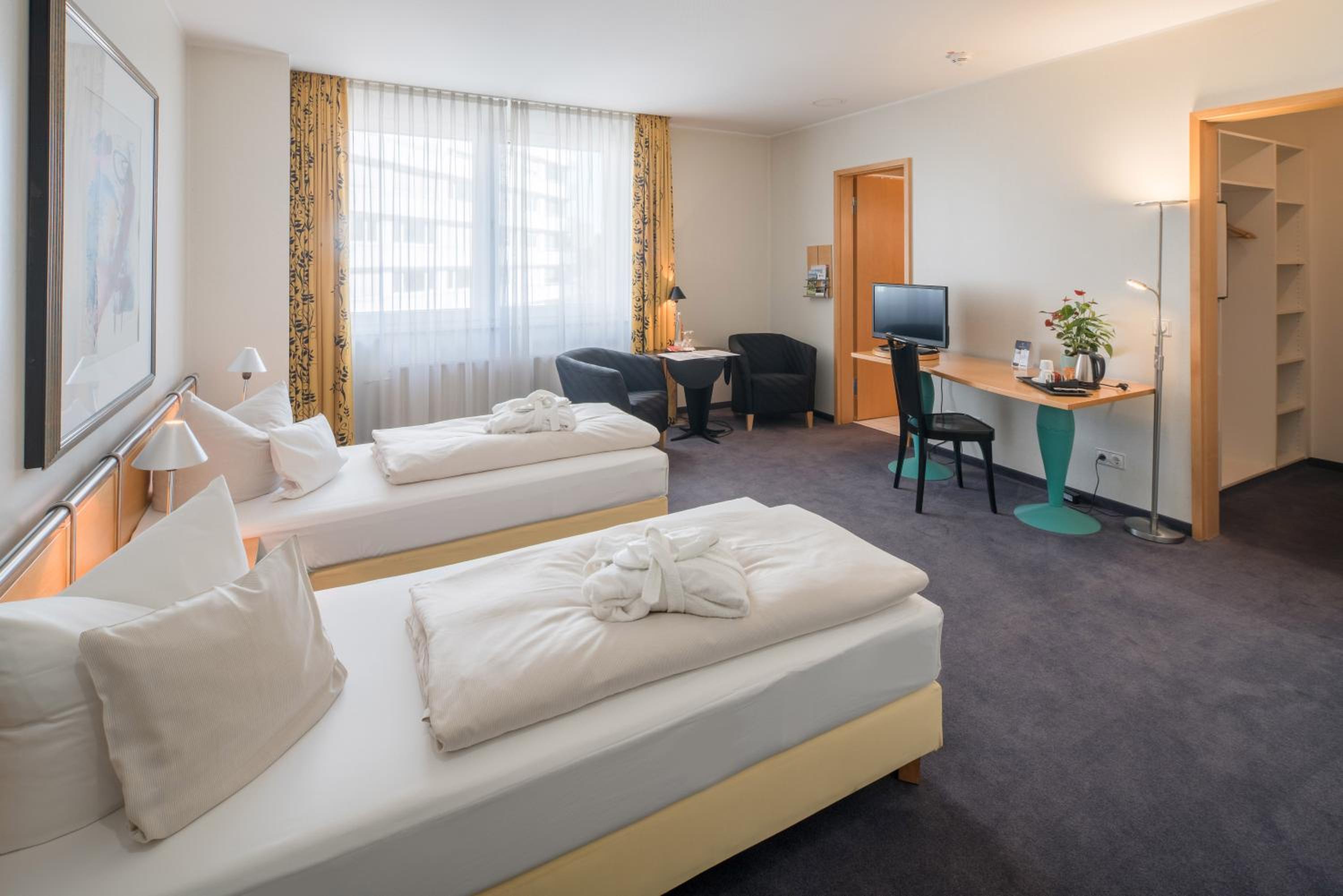 Business Double Room with Two Single Beds photo 1
