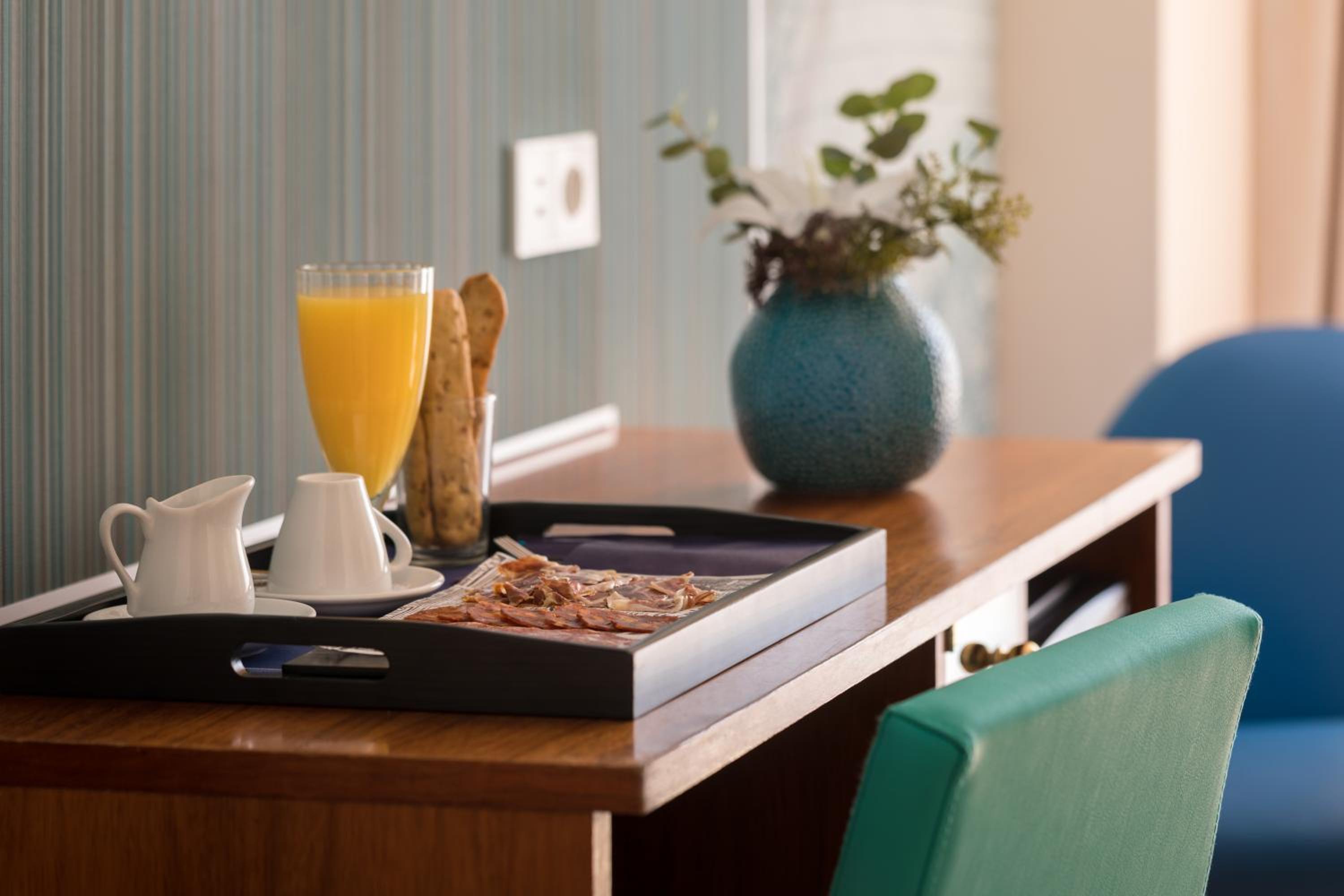 Deluxe Junior Suite photo 2