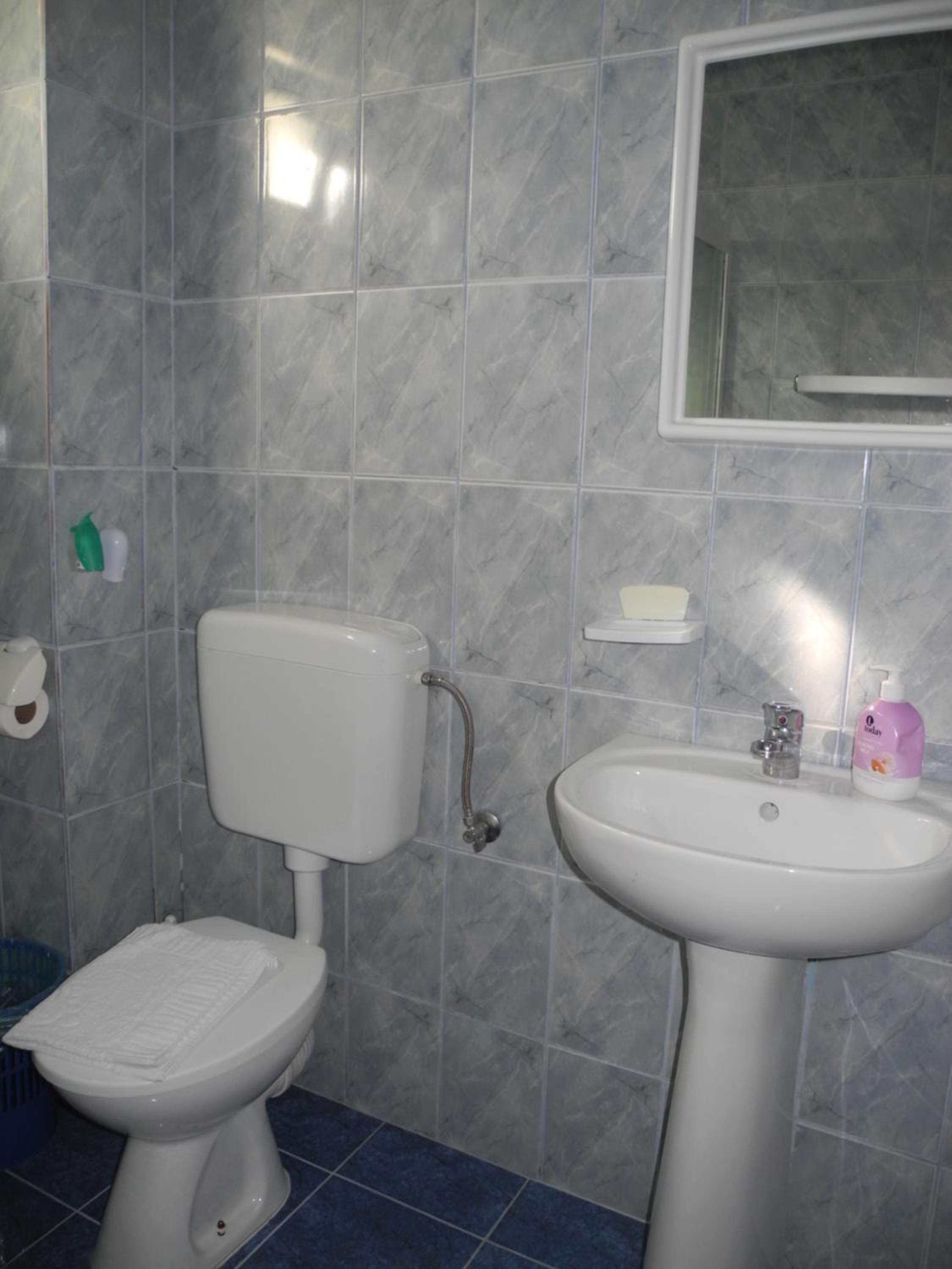 Double Room - Photo 11