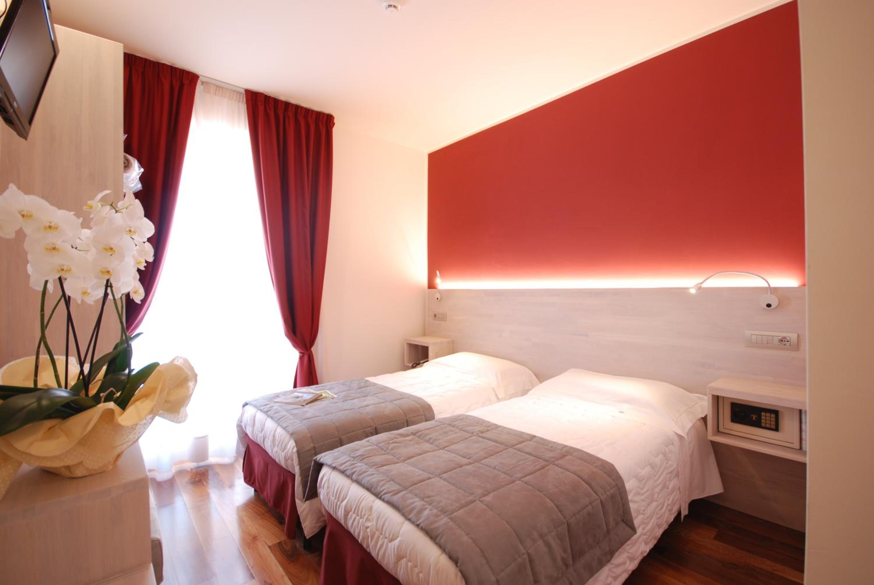 Double or Twin Room - Photo 8