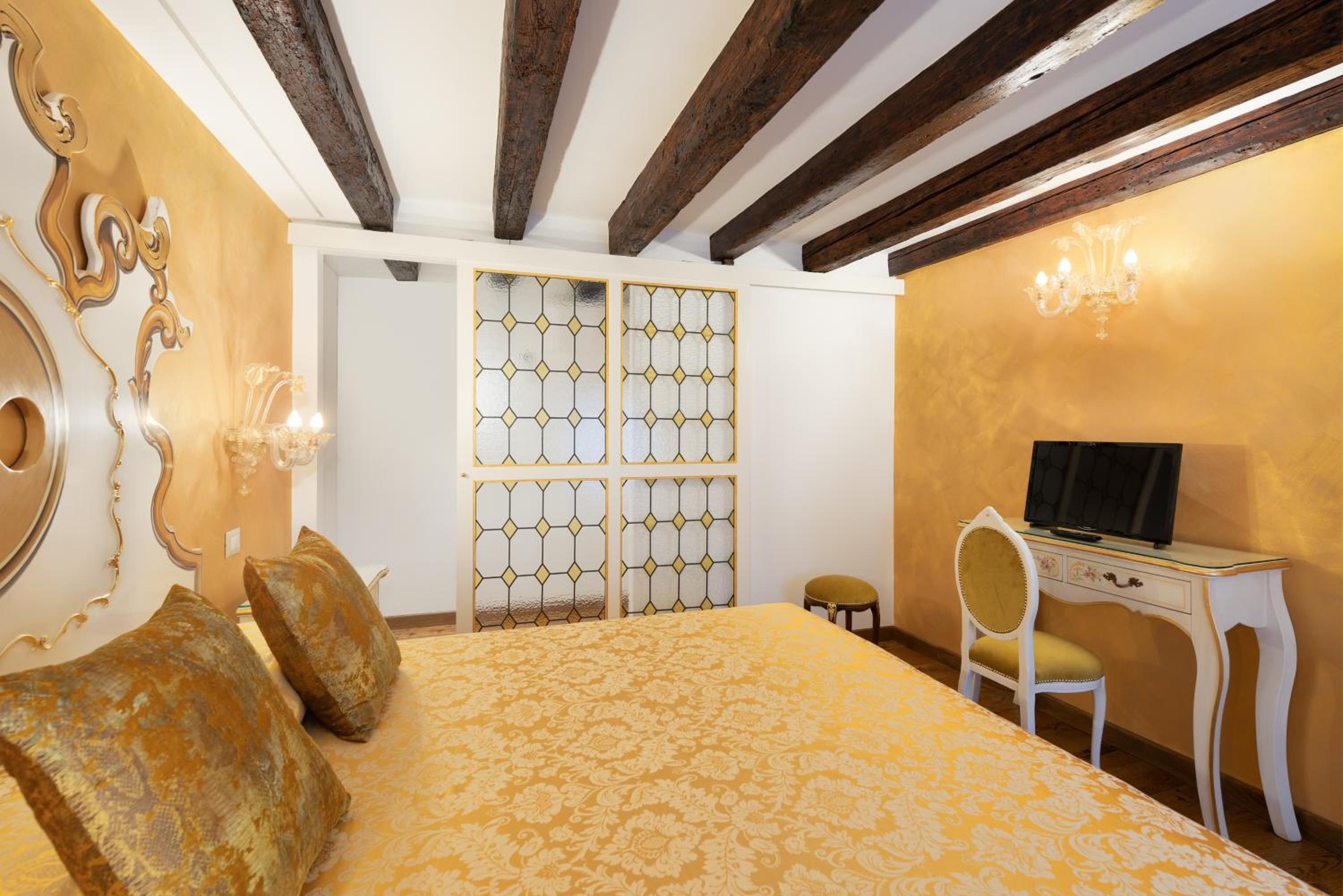 One-Bedroom Apartment - Separate Building thumbnail 6