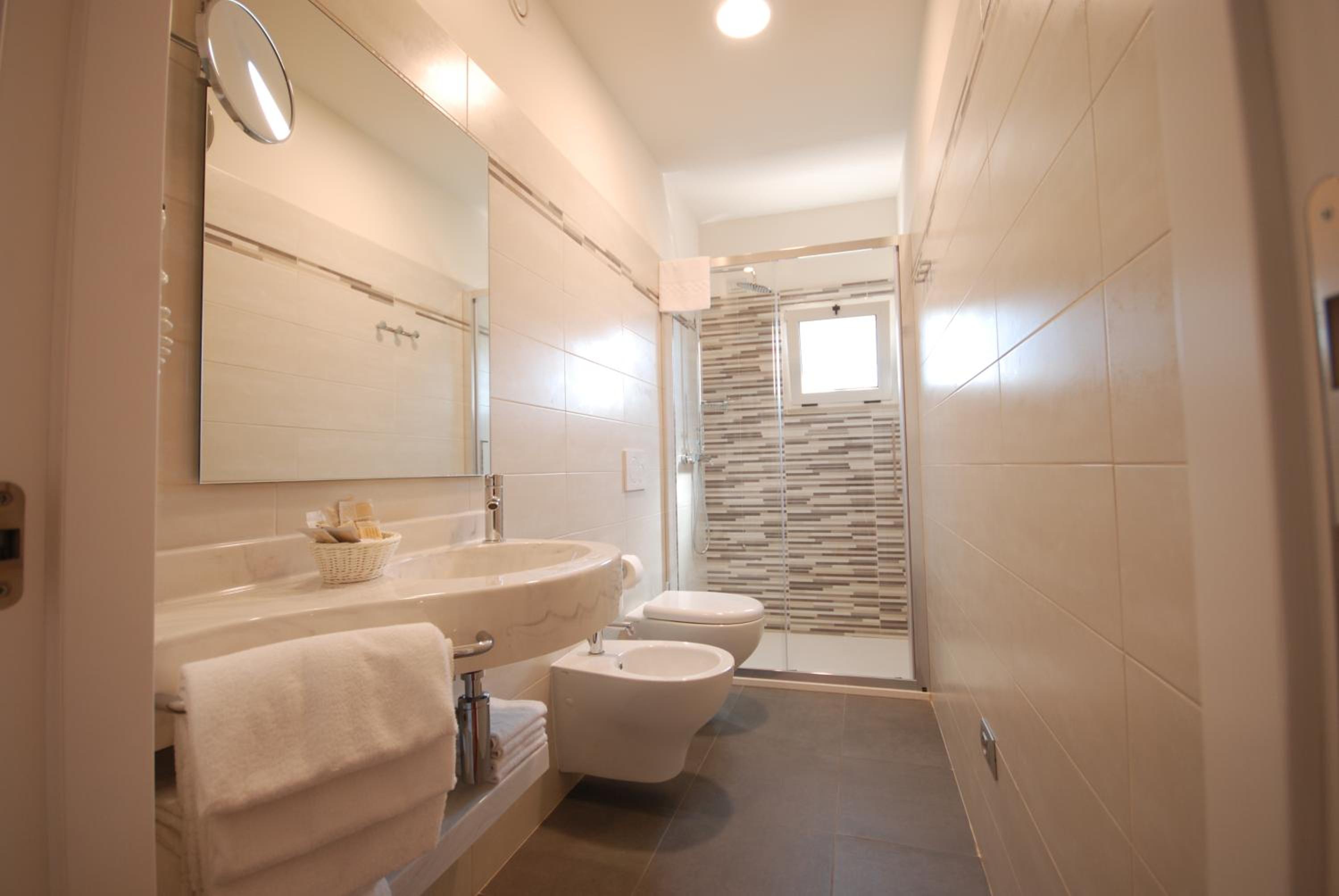 Comfort Quadruple Room - Photo 8
