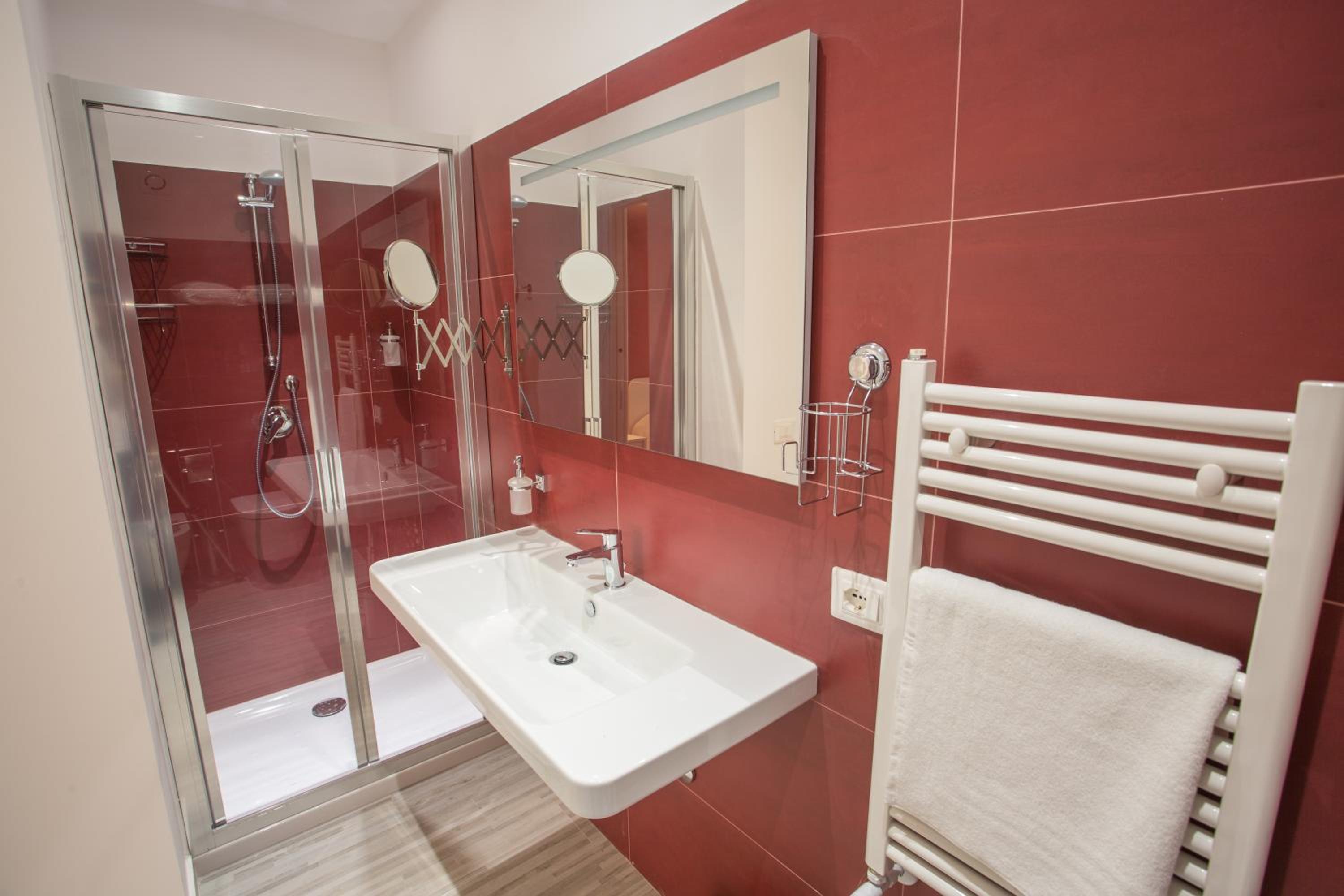 Deluxe Room (2 Adults + 1 Child) photo 3