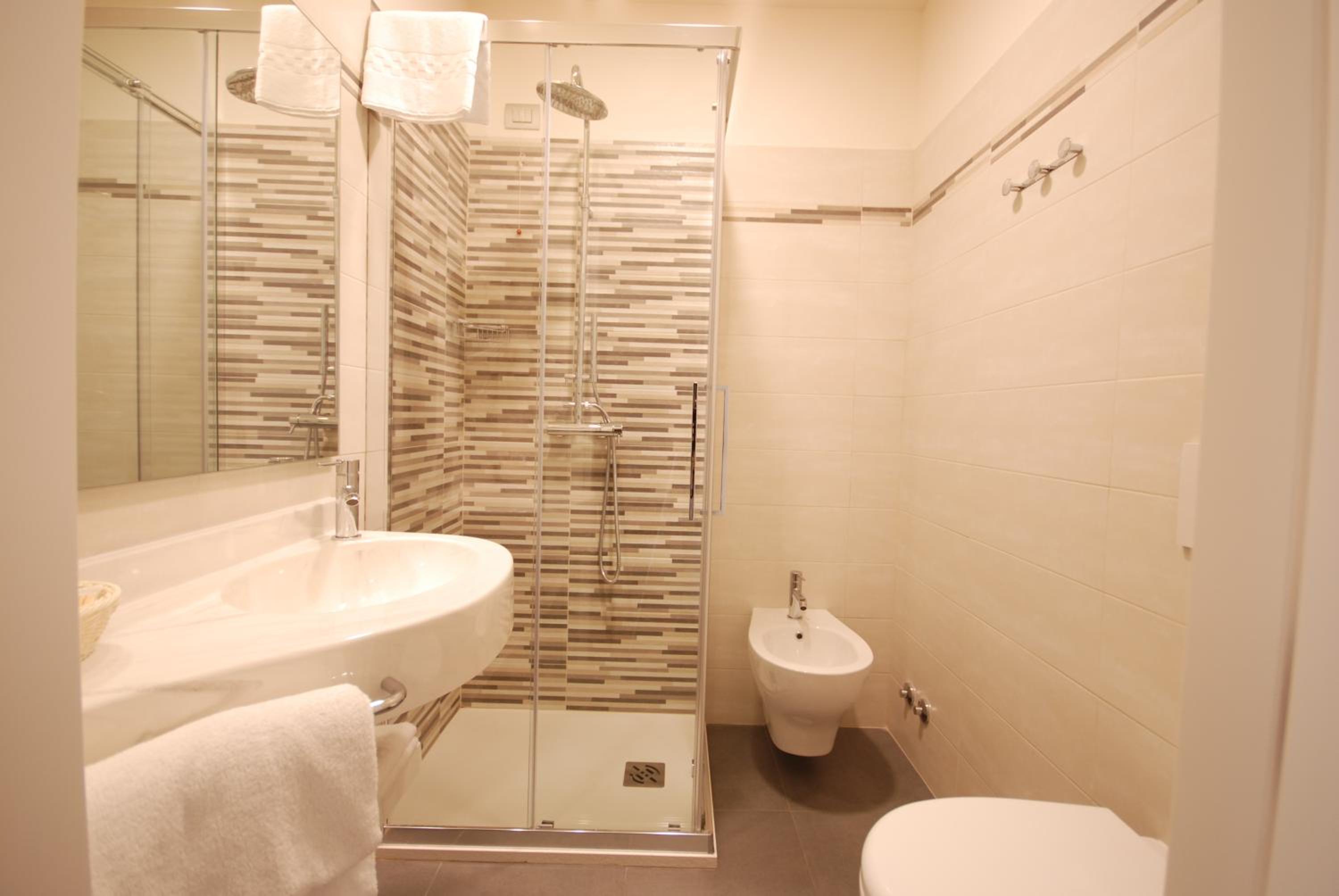 Triple Room - Disability Access - Photo 8