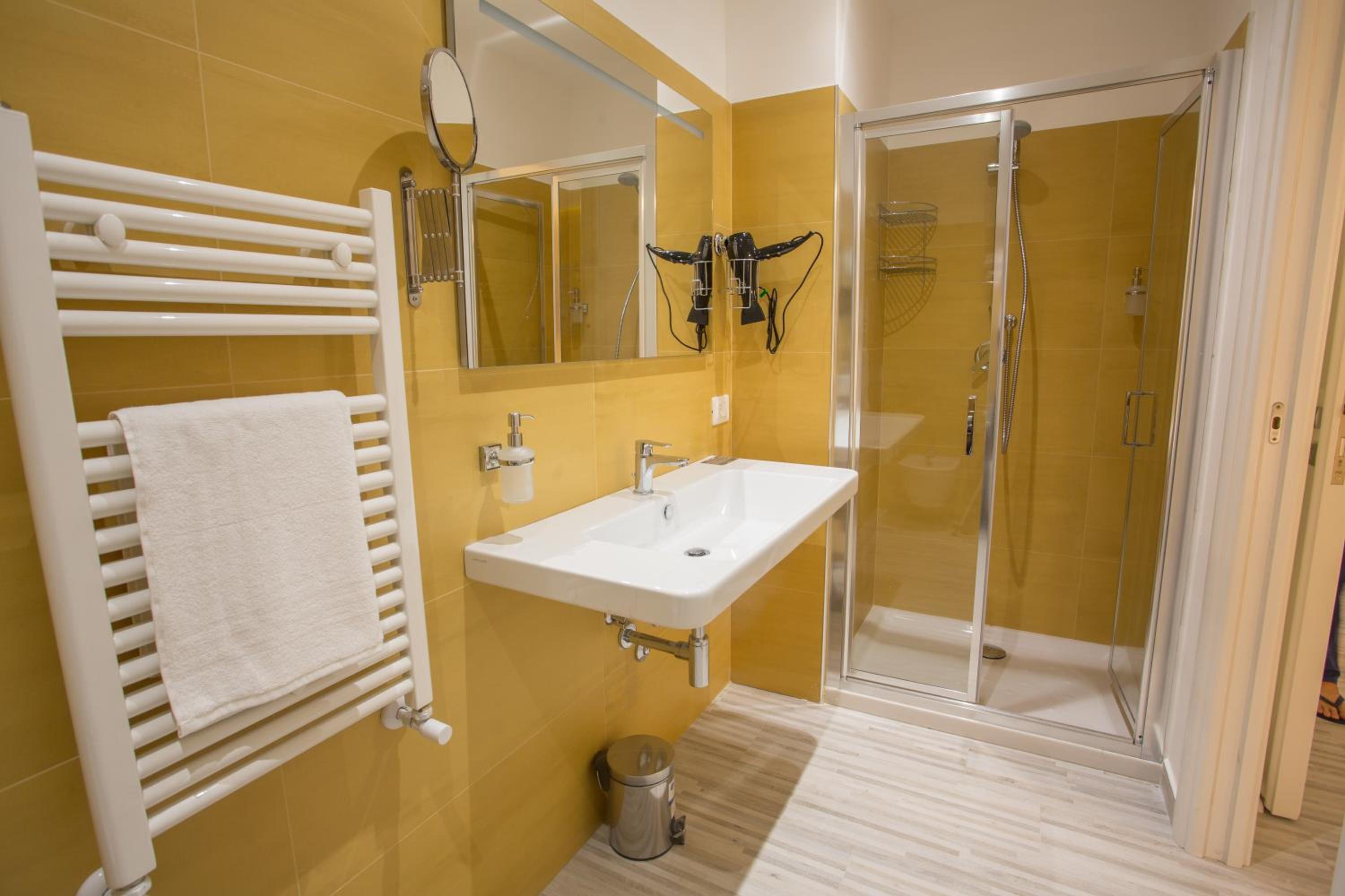 Double Room - Photo 5