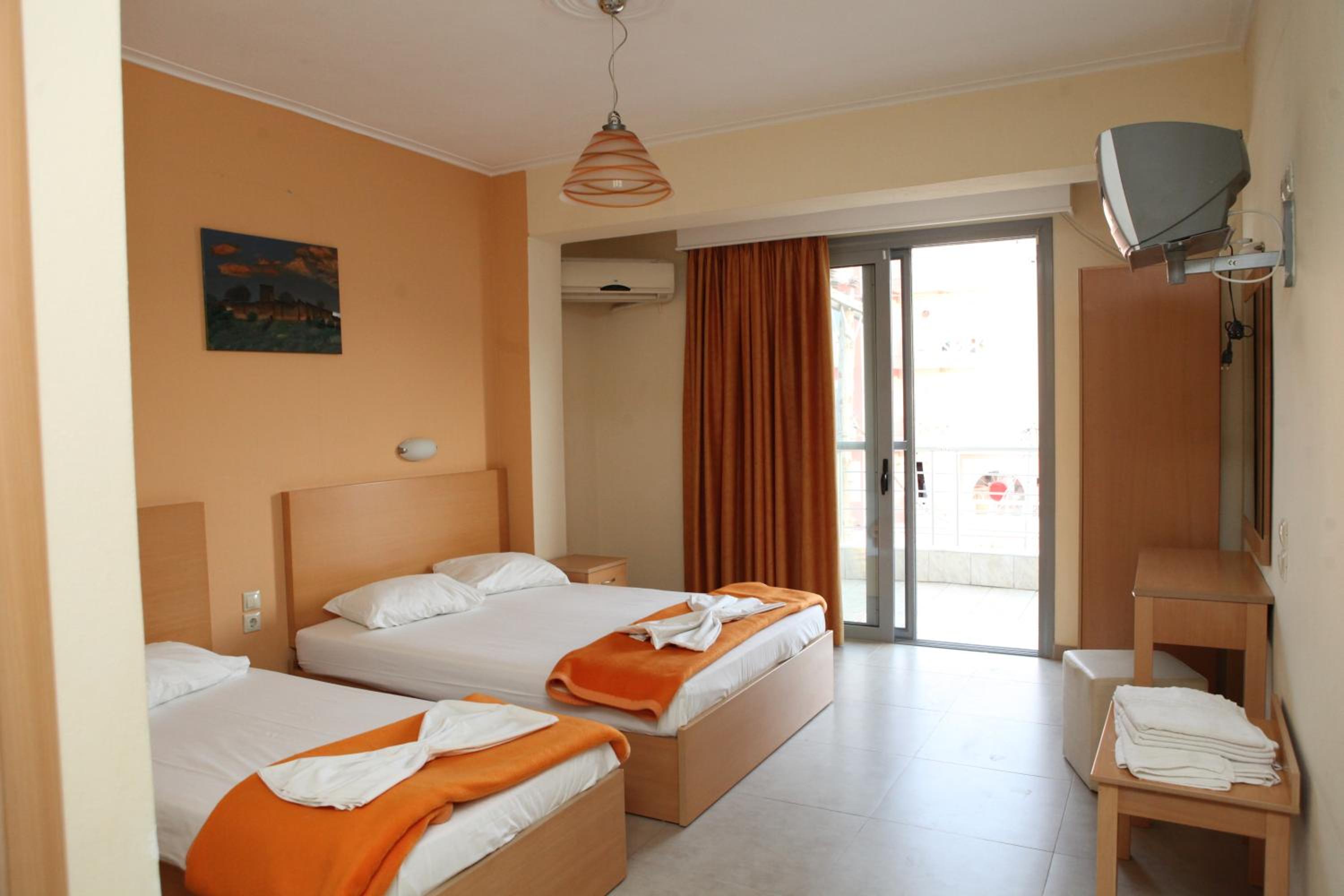 Economy Quadruple Room - Photo 1