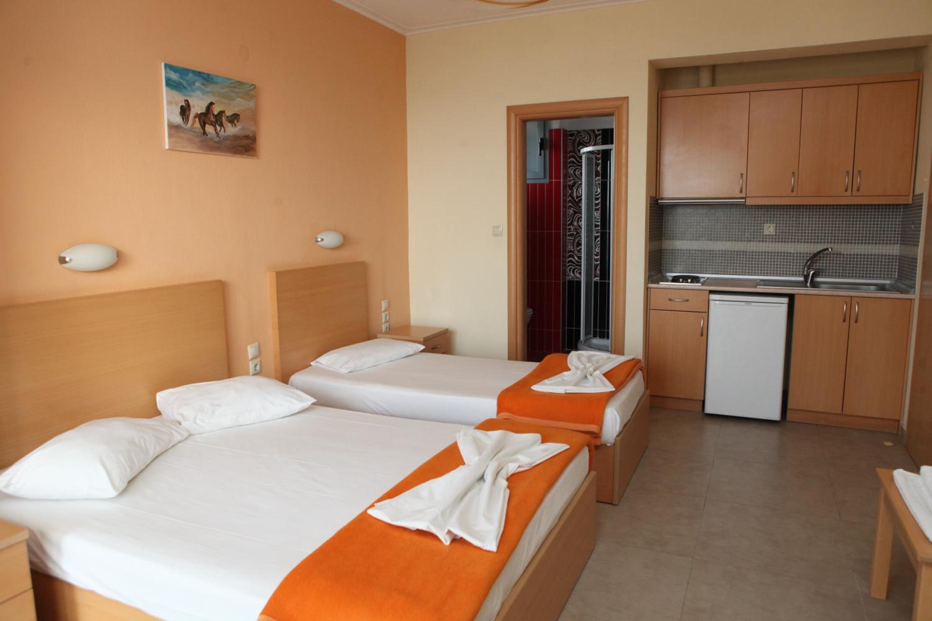 Comfort Triple Room with Shower photo 2