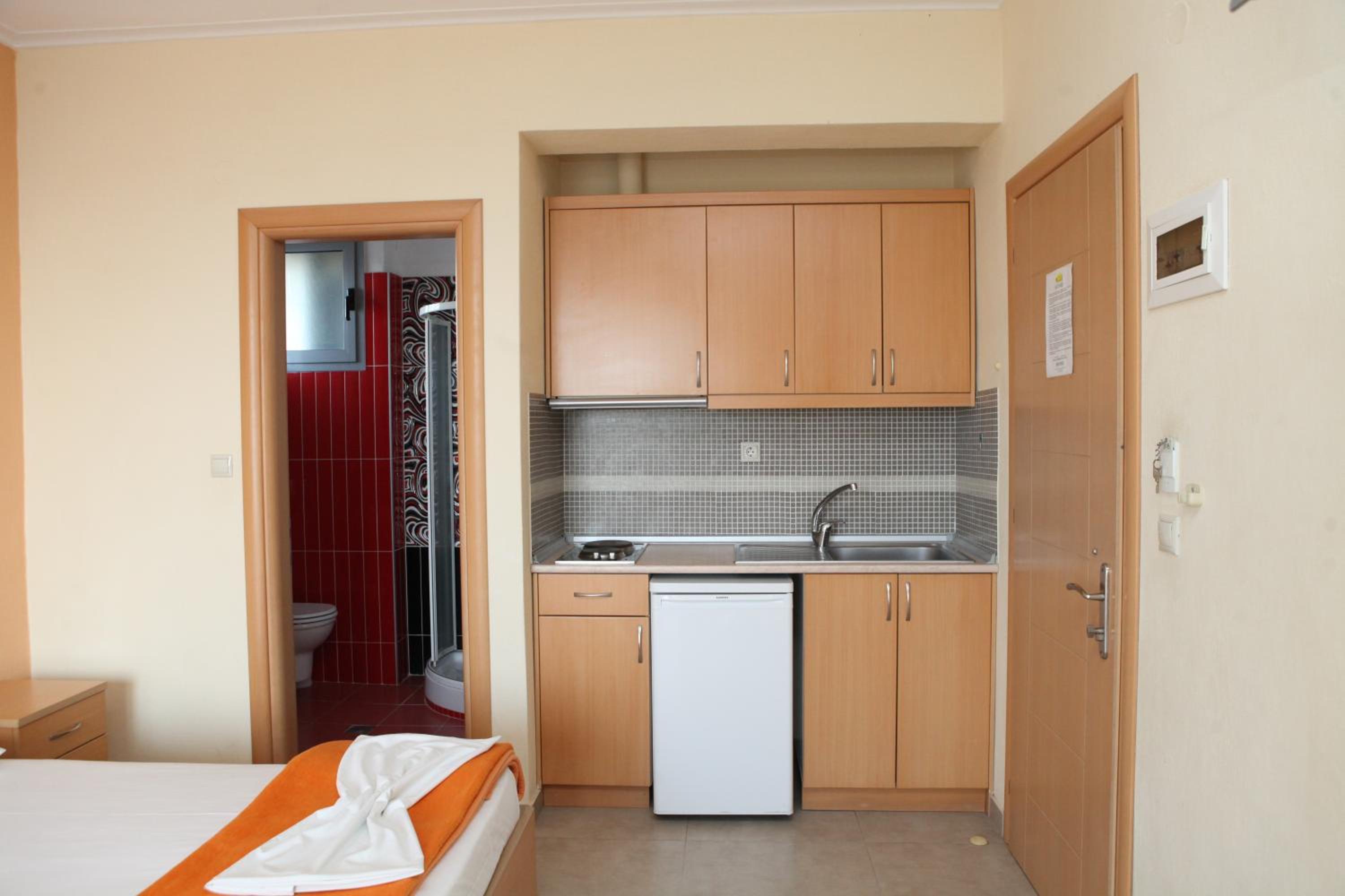 Economy Quadruple Room - Photo 5