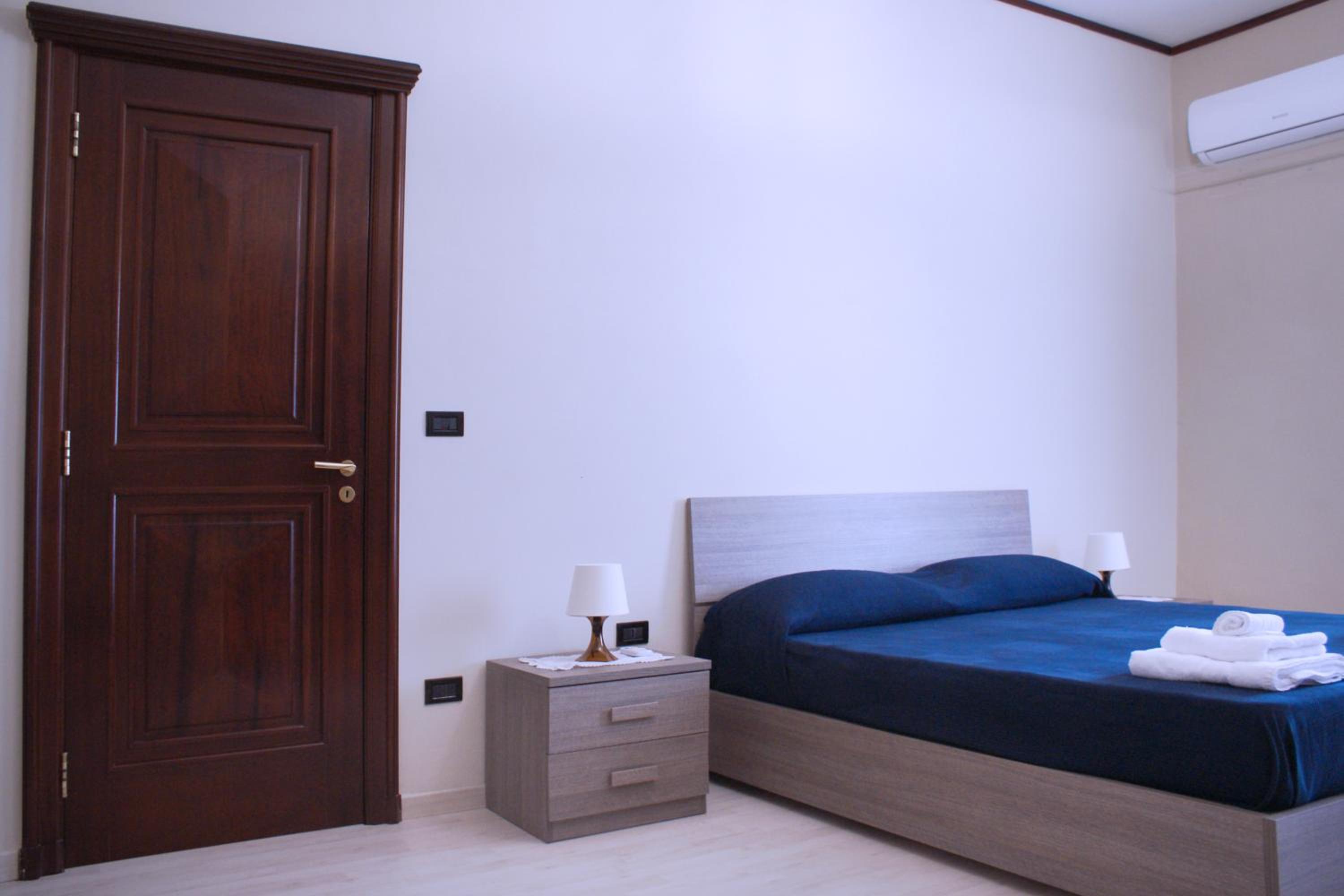 One-Bedroom House - Photo 7