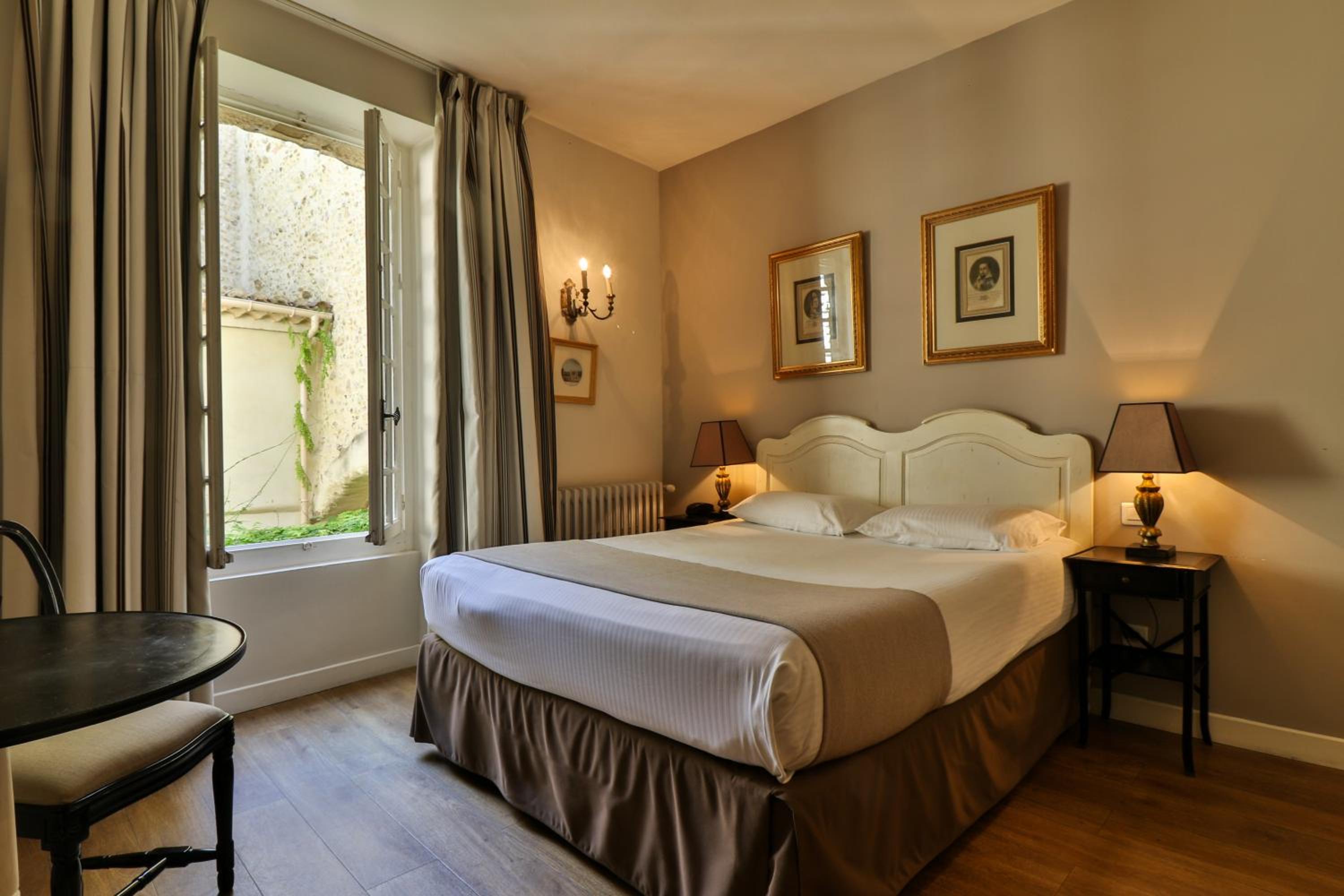 Queen Room - Photo 1