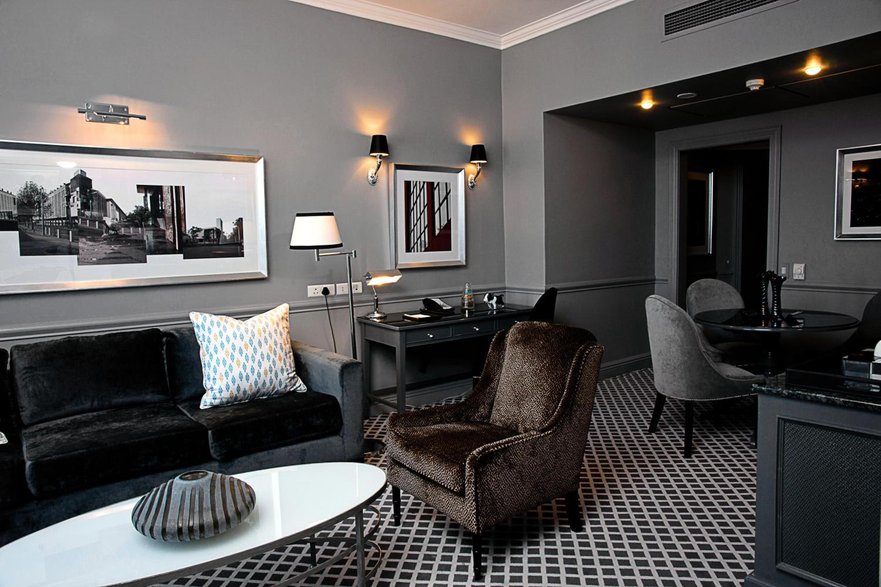 Executive Double Room thumbnail 6