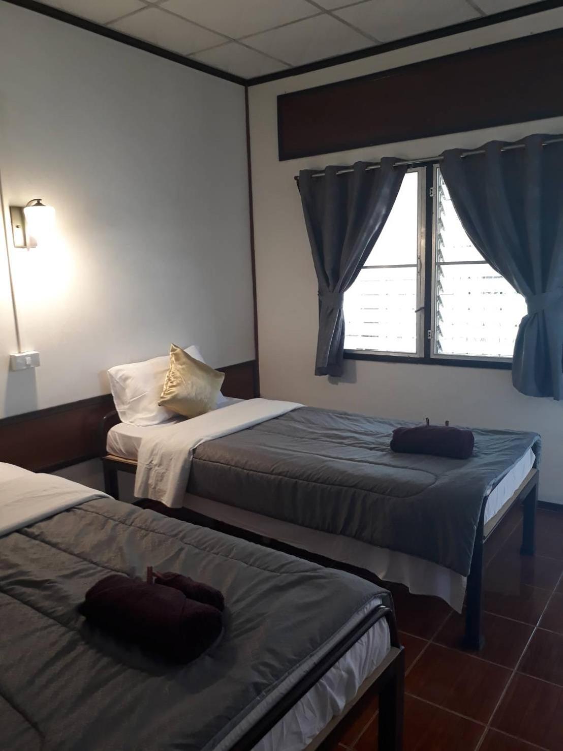 Twin Room with Private Bathroom - Photo 6