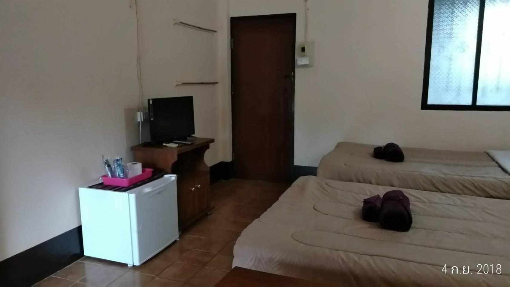 Twin Room with Private Bathroom - Photo 7