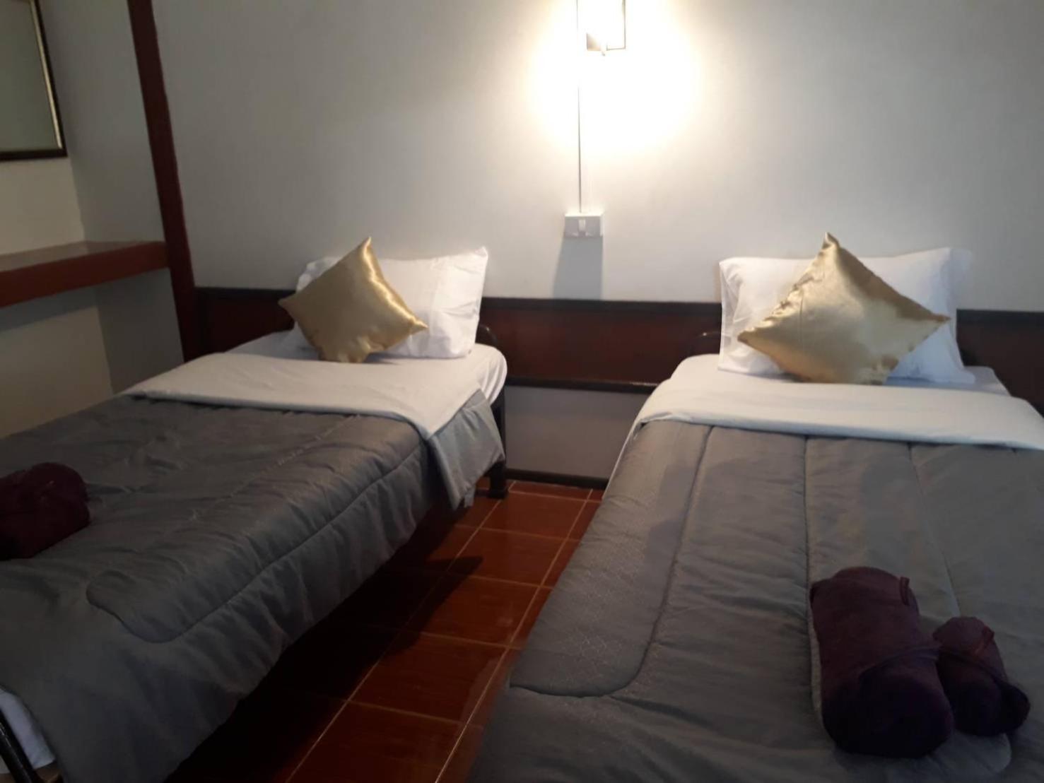 Twin Room with Private Bathroom - Photo 3