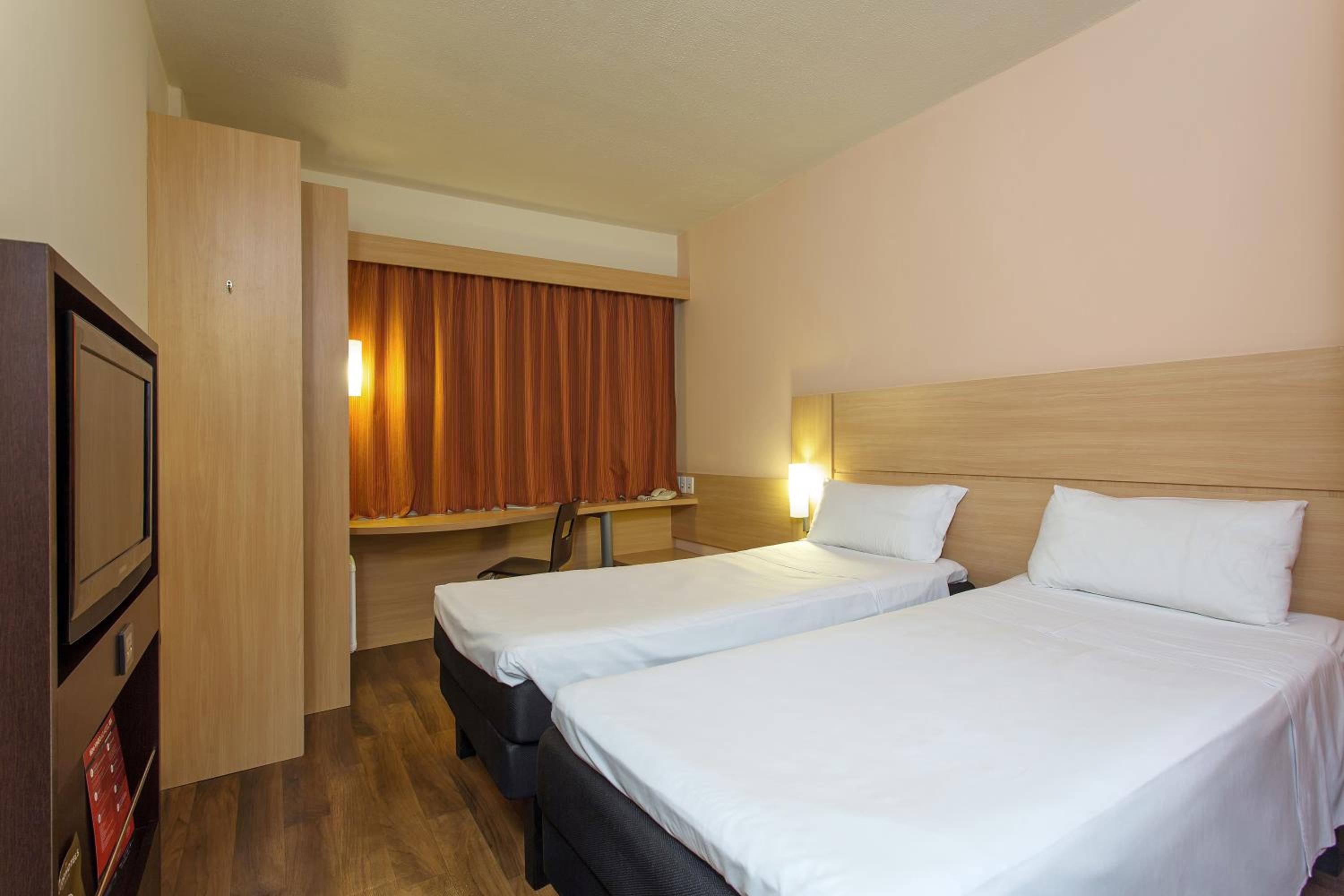 Standard Apartment with Two Single Beds - Photo 2
