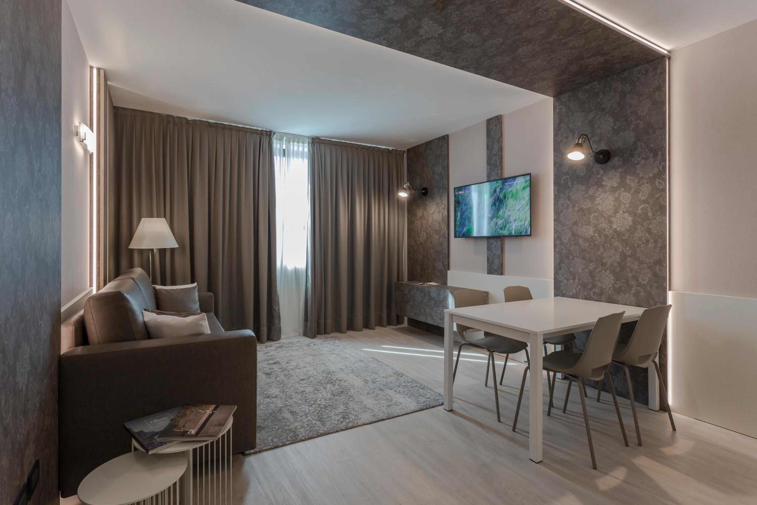 Deluxe Suite - Photo 5