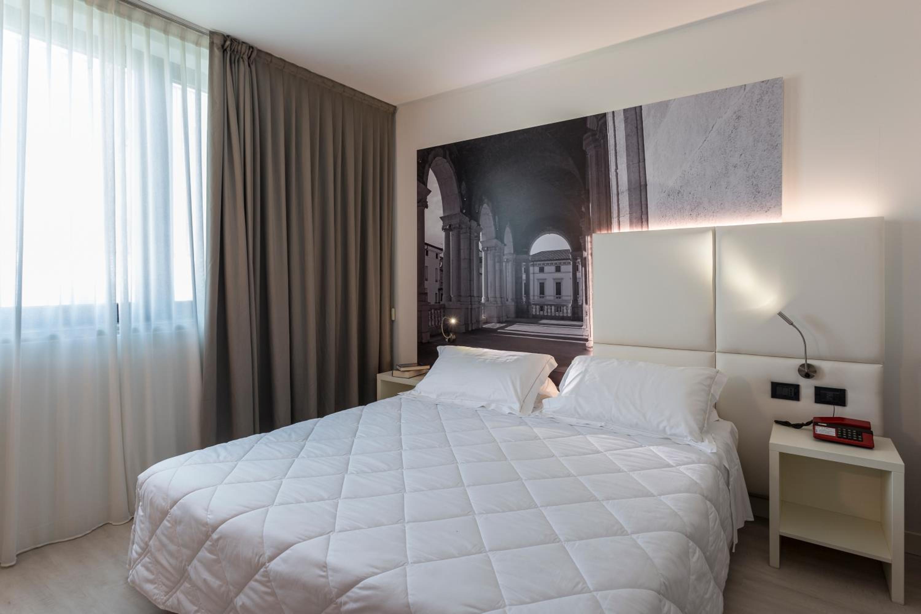 Deluxe Suite - Photo 4