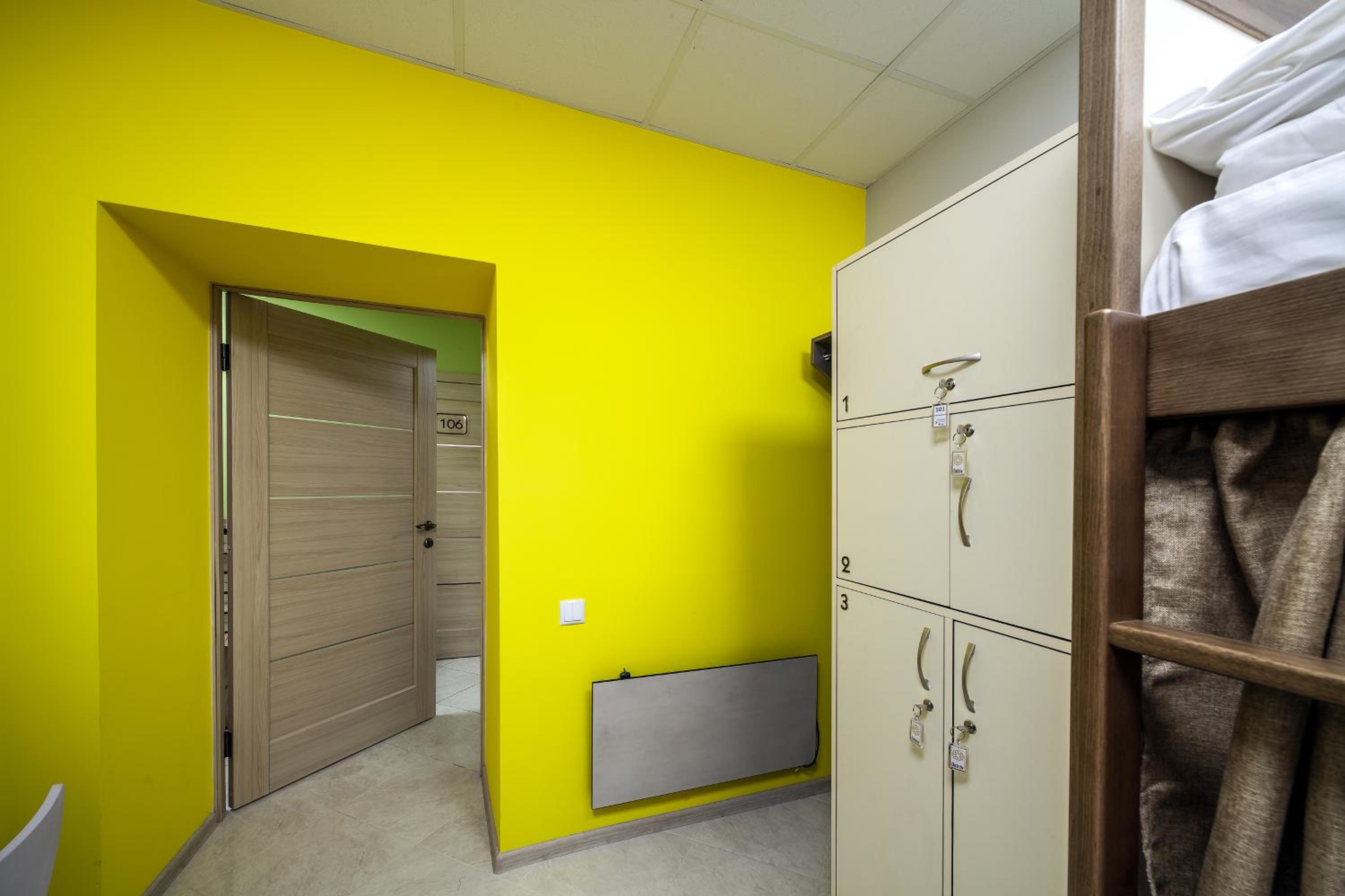 Bed in 4-Bed Mixed Dormitory Room photo 2