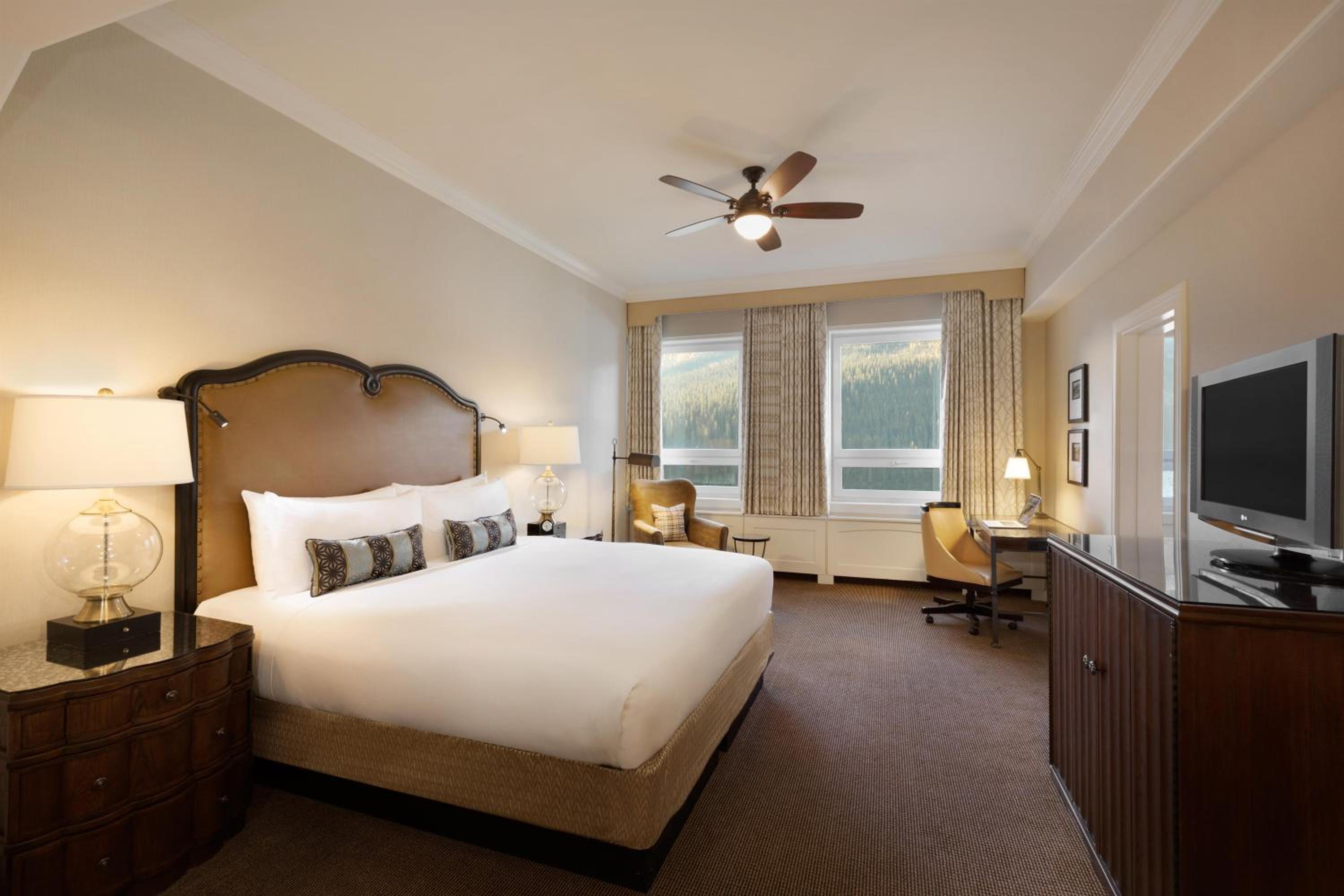 Deluxe King Room - Photo 1
