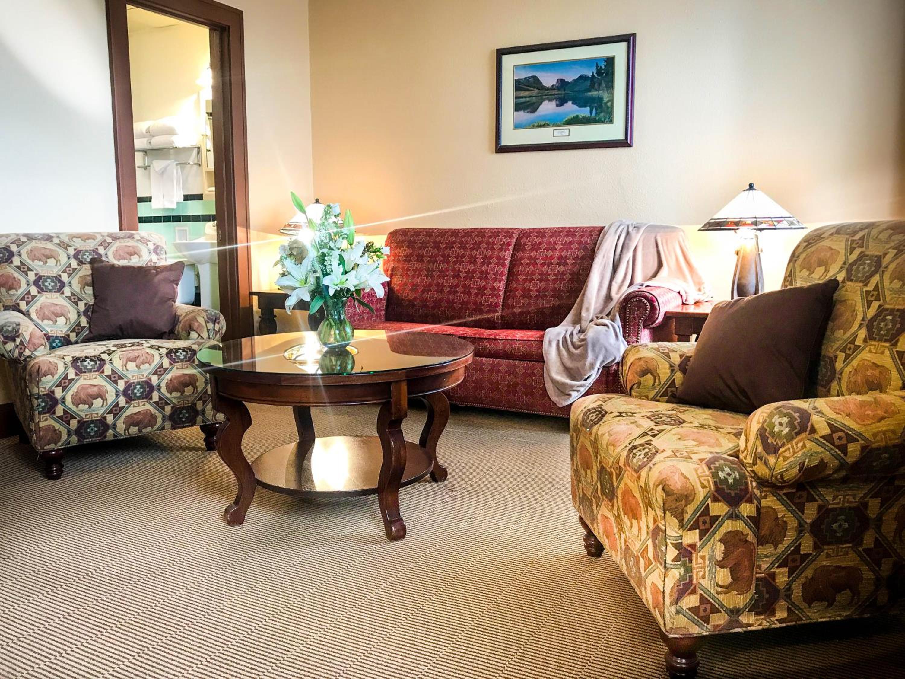 Queen Suite with Two Queen Beds photo 1